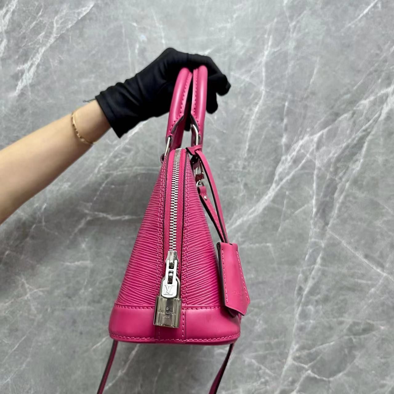 *Like New* LV Alma BB EPI Leather Fuchsia Pink SHW Louis Vuitton - Luxury Evermore