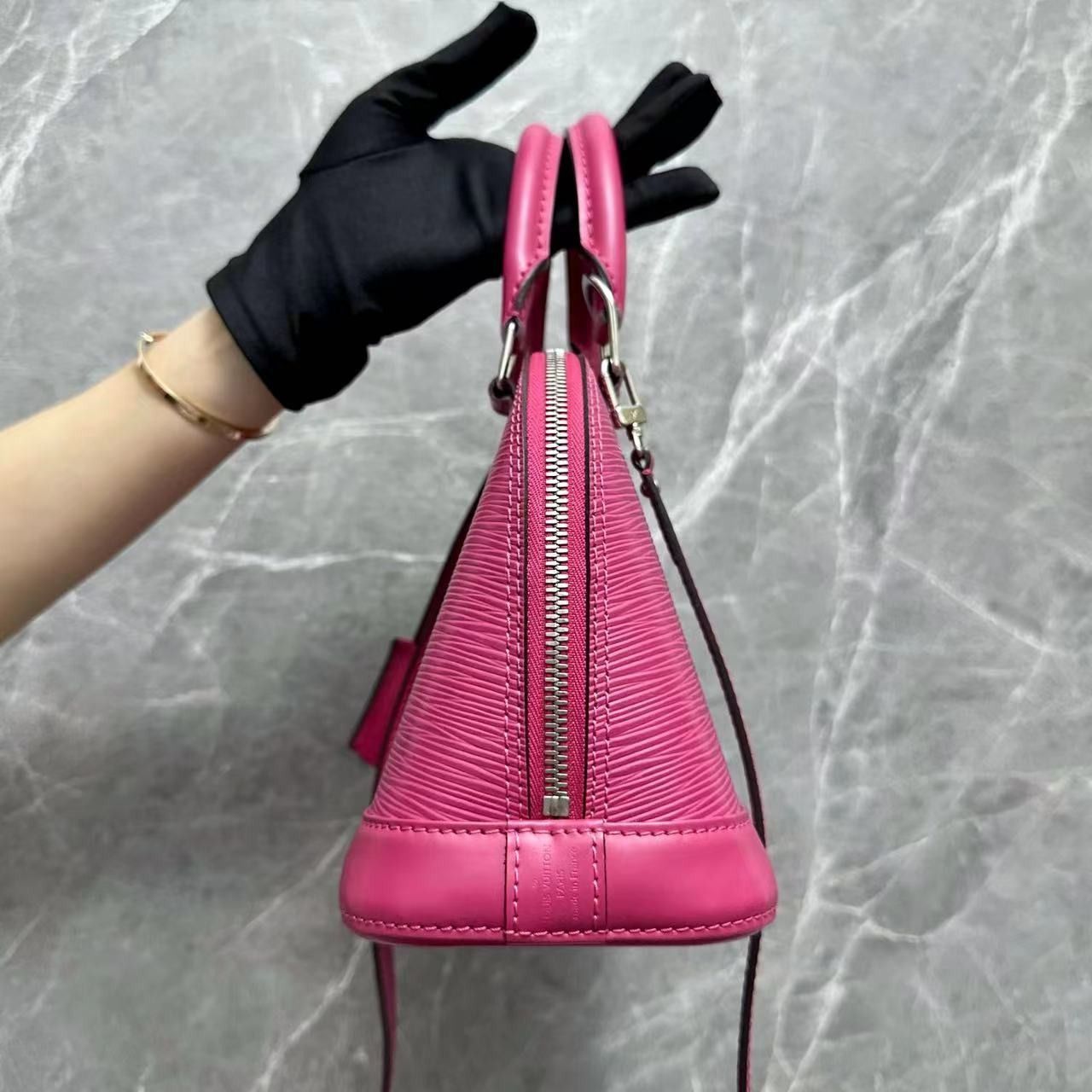 *Like New* LV Alma BB EPI Leather Fuchsia Pink SHW Louis Vuitton - Luxury Evermore