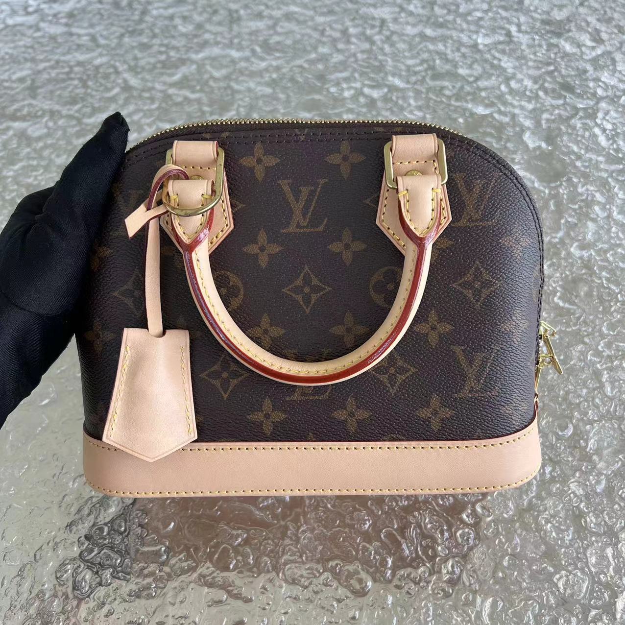 *Like New* LV Alma BB Monogram Canvas Leather 23CM Louis Vuitton - Luxury Evermore