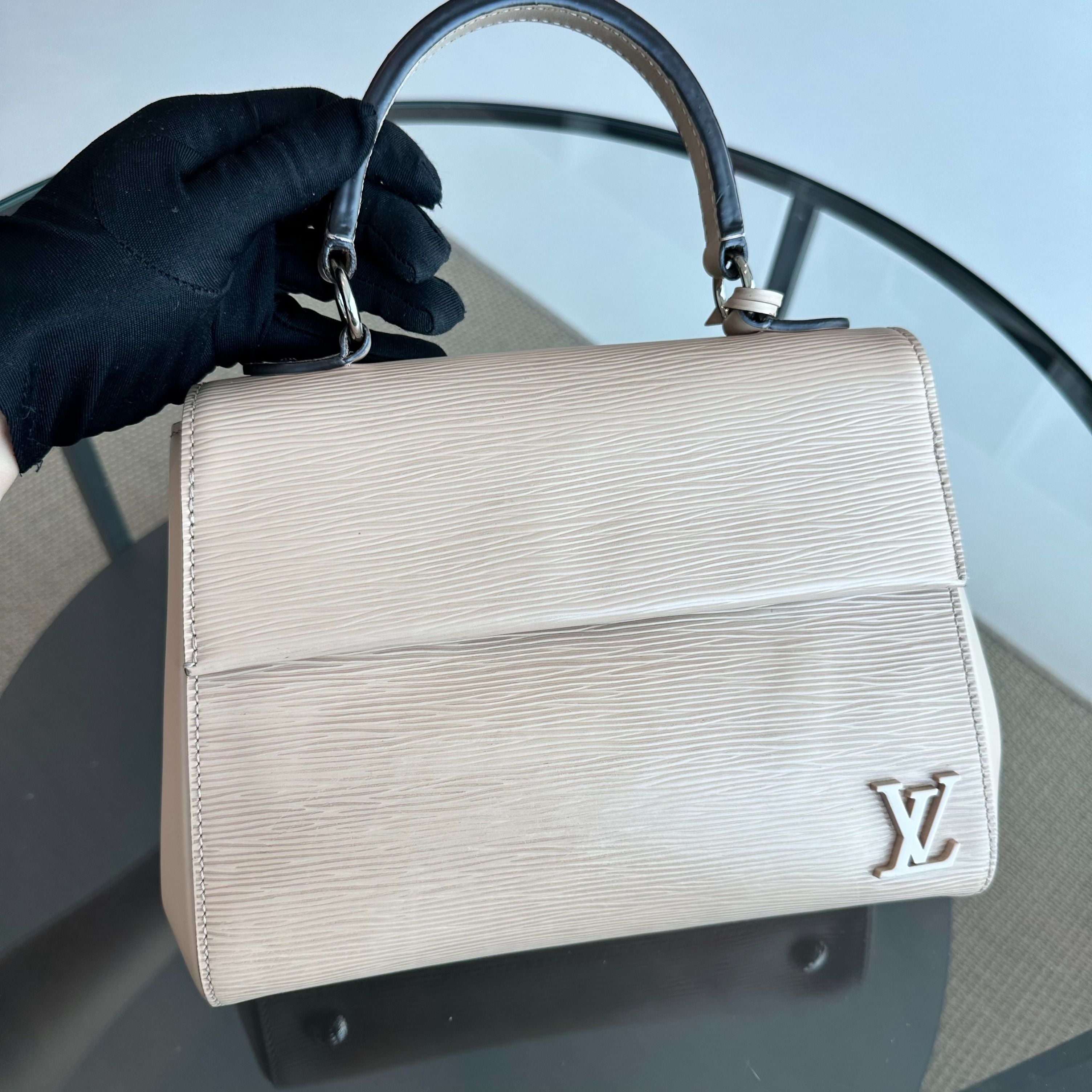 Louis Vuitton LV Cluny MM EPI Leather Beige Shoulder Bag - Luxury Evermore