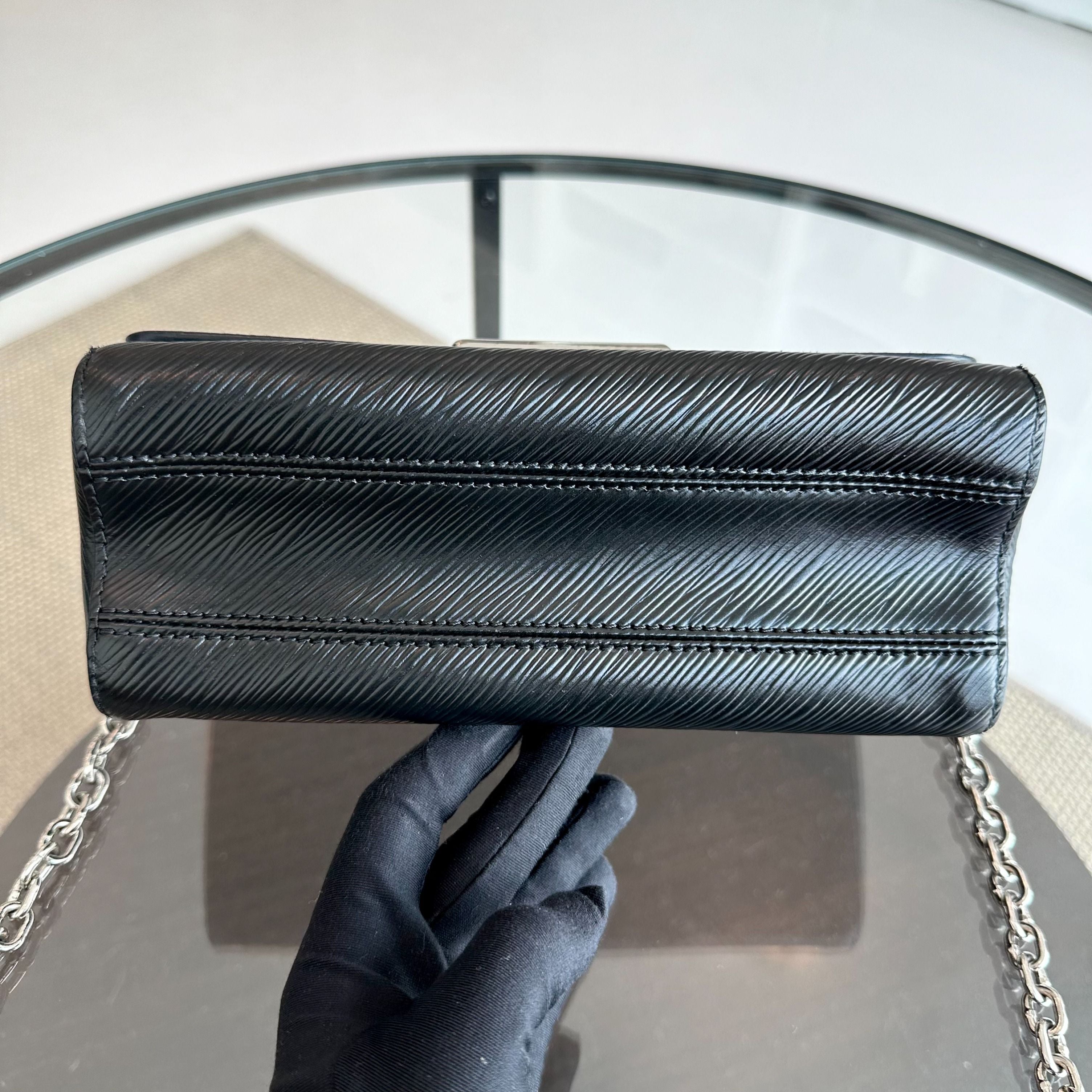 Louis Vuitton LV Twist MM EPI Leather Black SHW