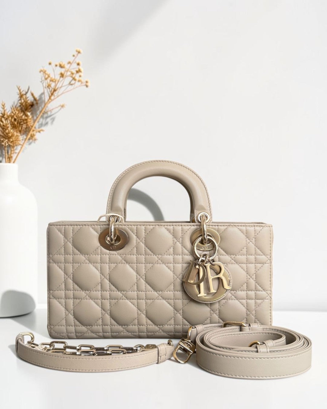 Luxury Evermore beige quilted leather Lady D-Joy handbag with gold-tone hardware and detachable shoulder strap