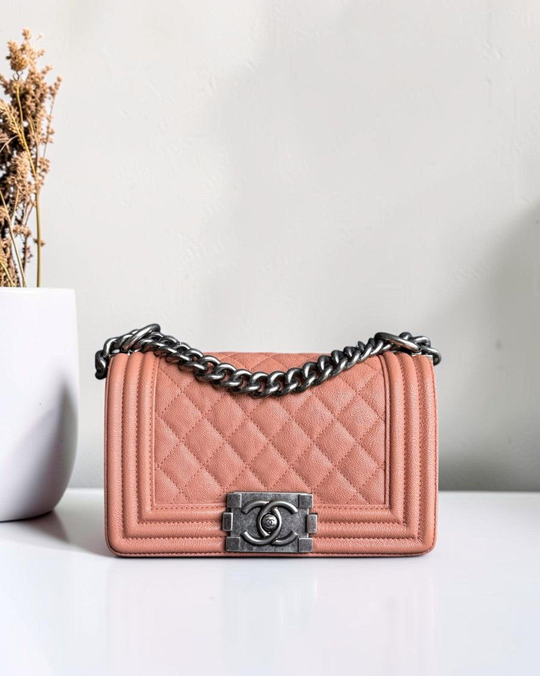Luxury Evermore Chanel Boy small bag in blush quilted caviar leather with ruthenium silver hardware