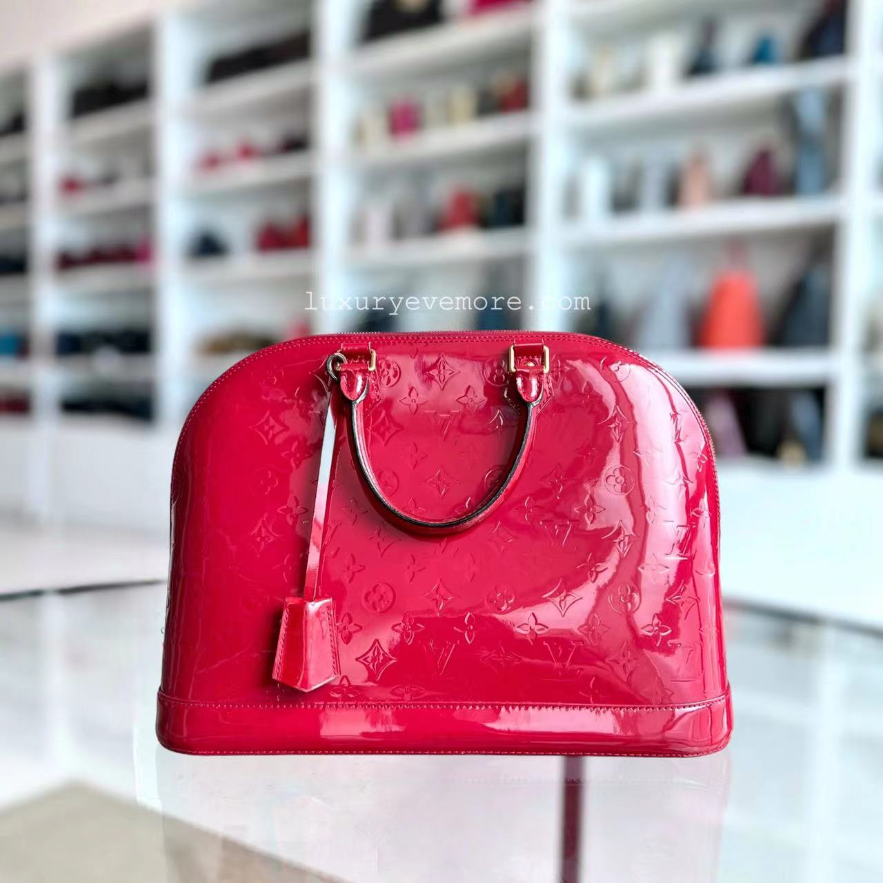 LV Alma MM Vernis Patent Leather Red Golden Hardware - Luxury Evermore