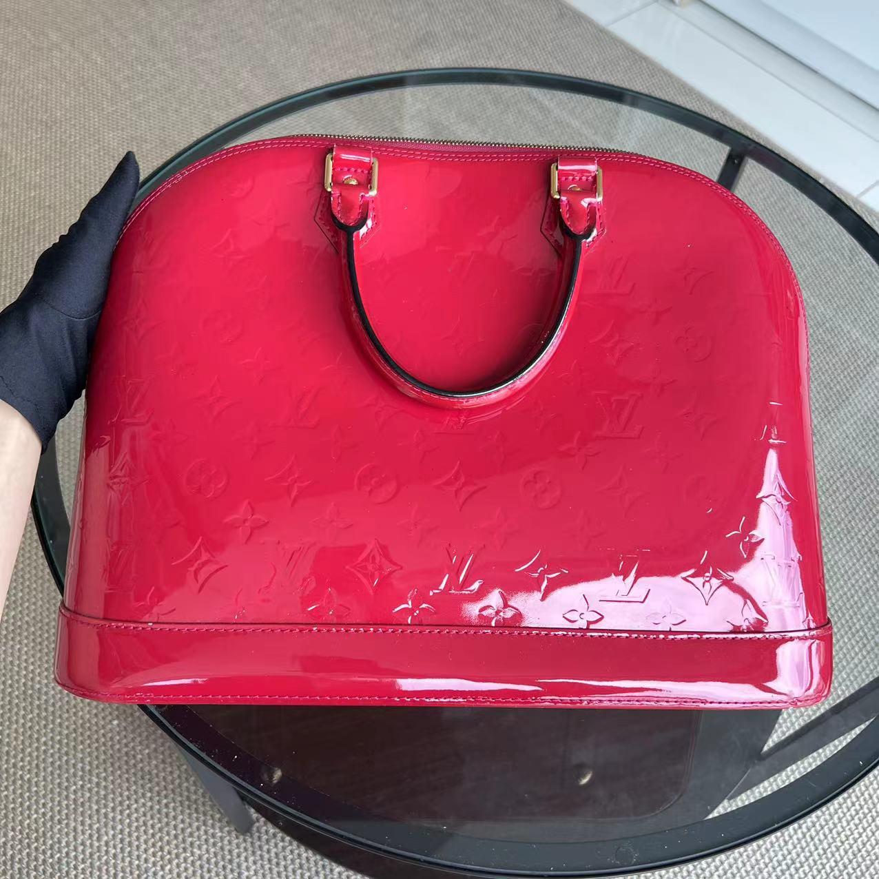 LV Alma MM Vernis Patent Leather Red Golden Hardware - Luxury Evermore