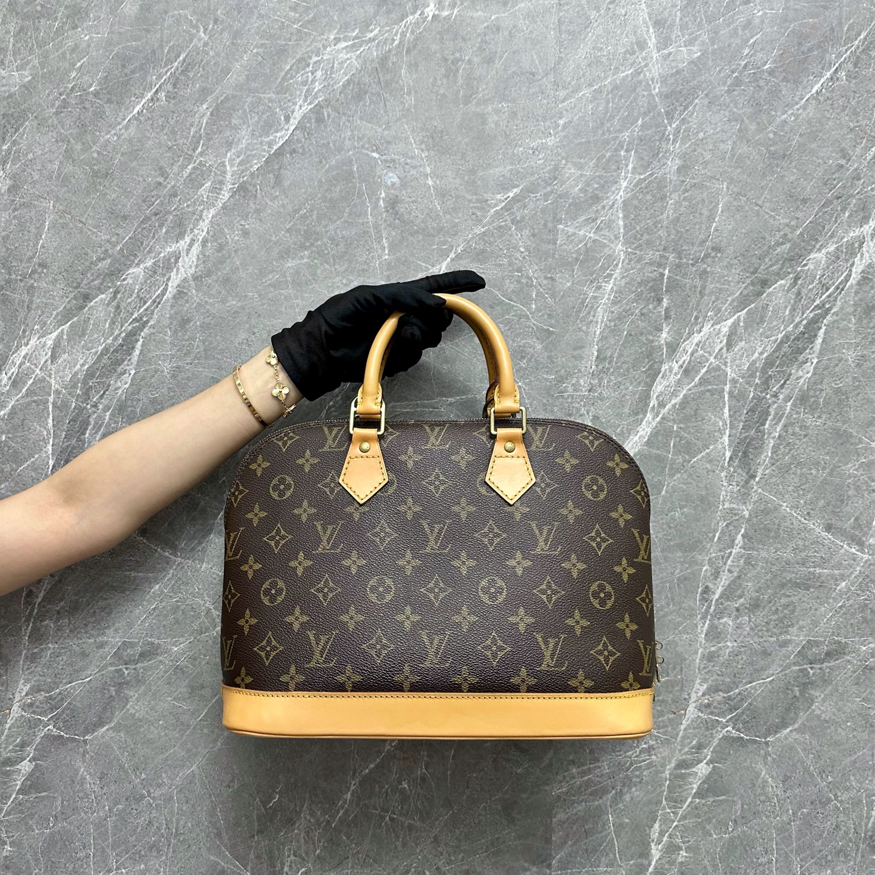 LV Alma PM Monogram Louis Vuitton - Luxury Evermore