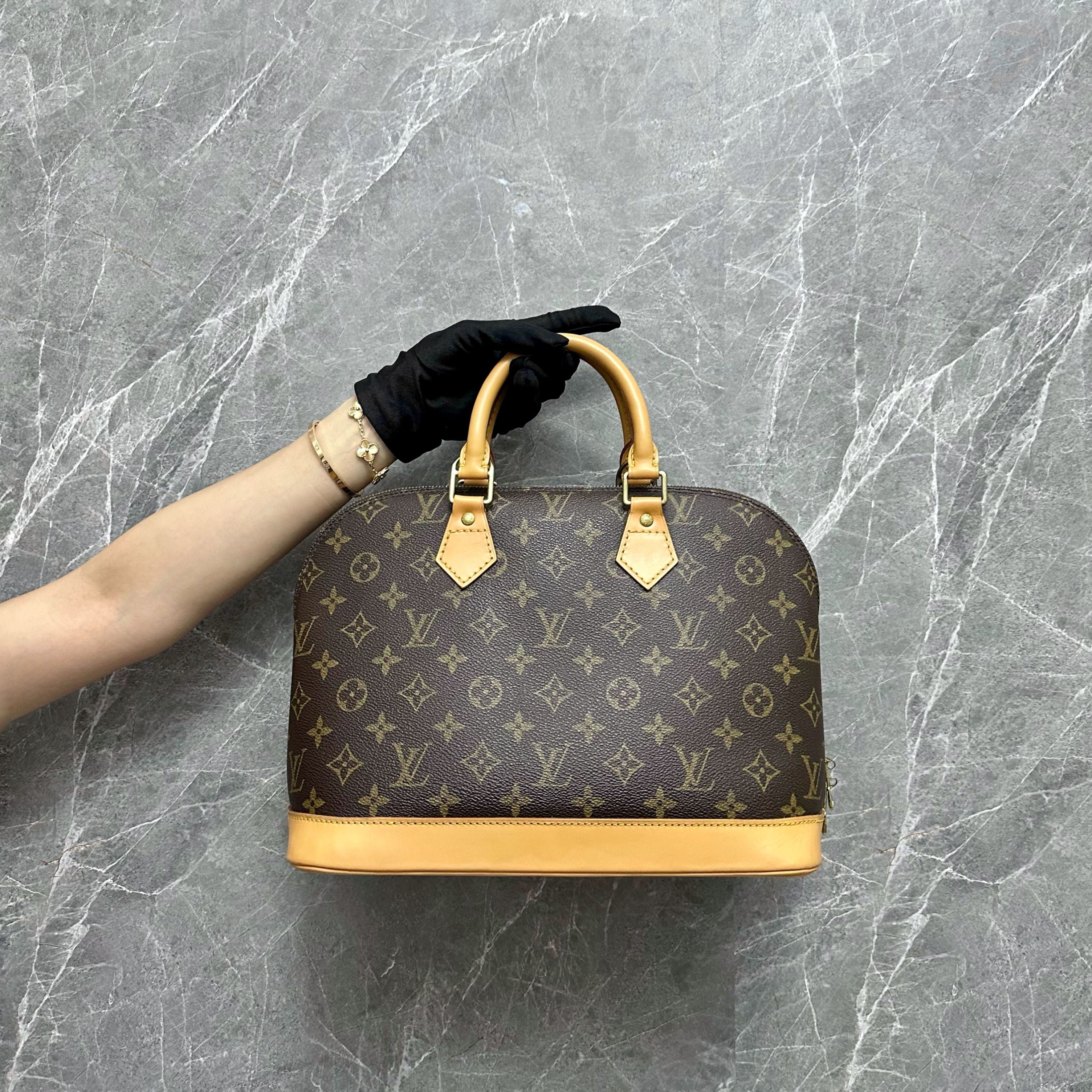 LV Alma PM Monogram Louis Vuitton - Luxury Evermore