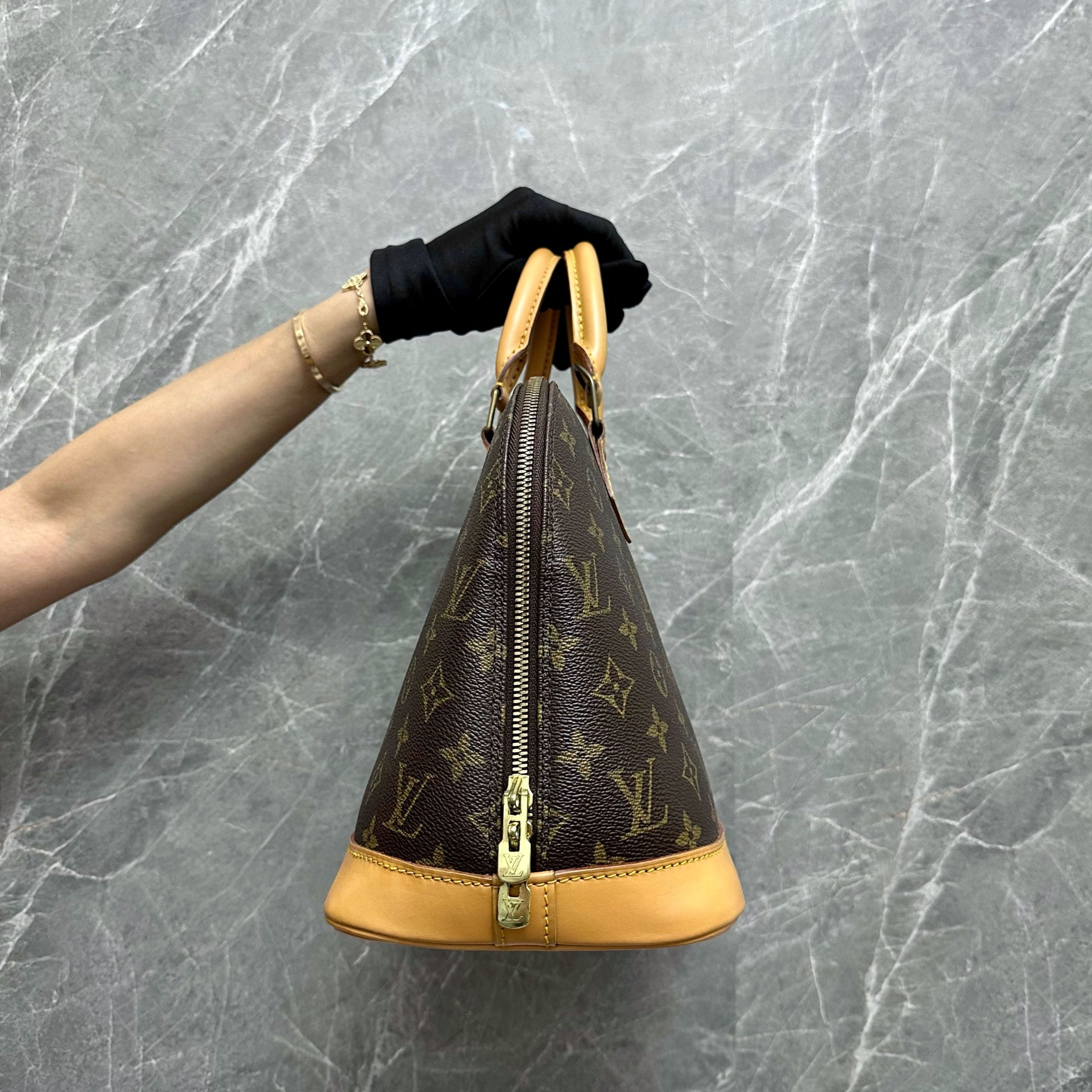 LV Alma PM Monogram Louis Vuitton - Luxury Evermore