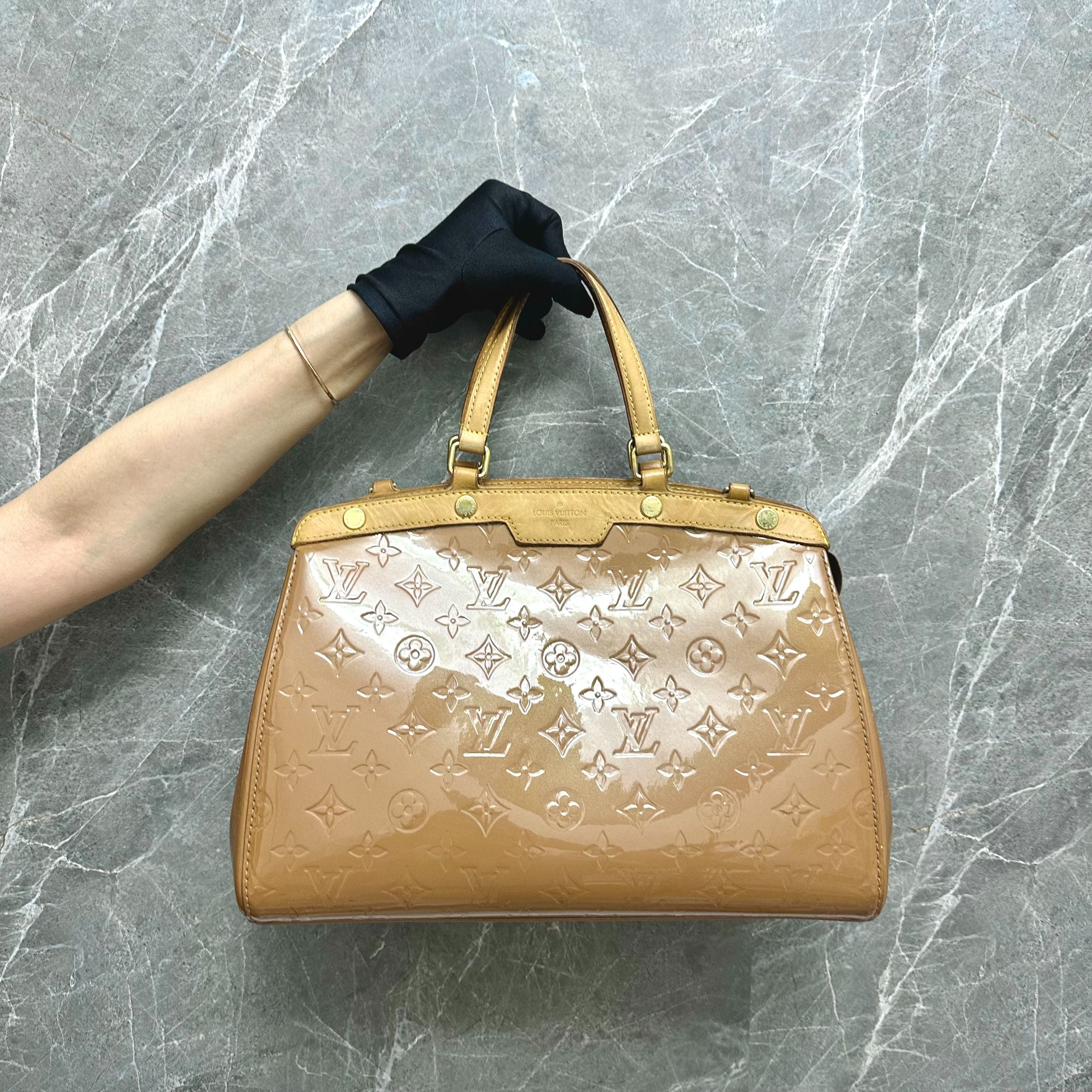 LV Brea PM Vernis Beige Patent Leather - Luxury Evermore