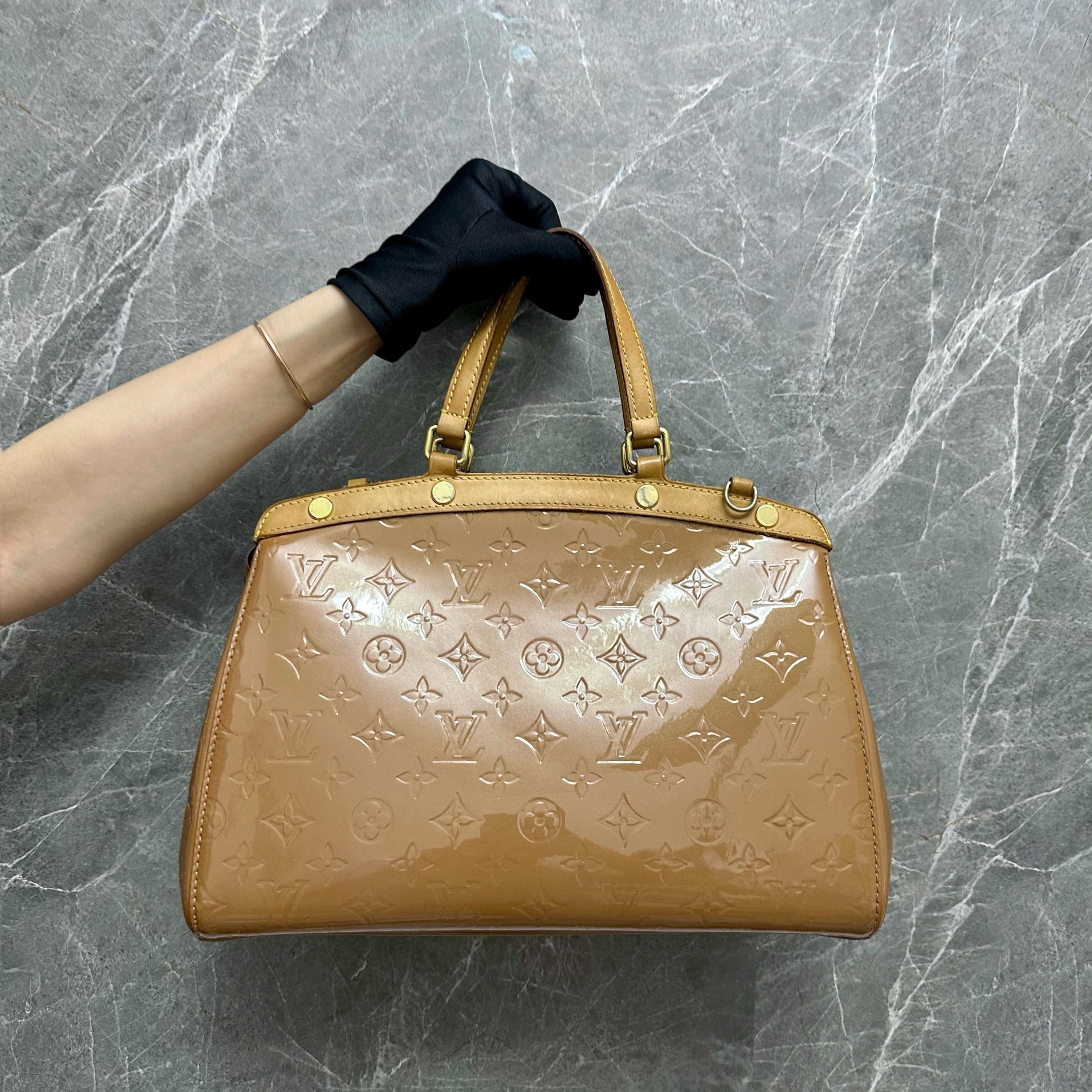 LV Brea PM Vernis Beige Patent Leather - Luxury Evermore