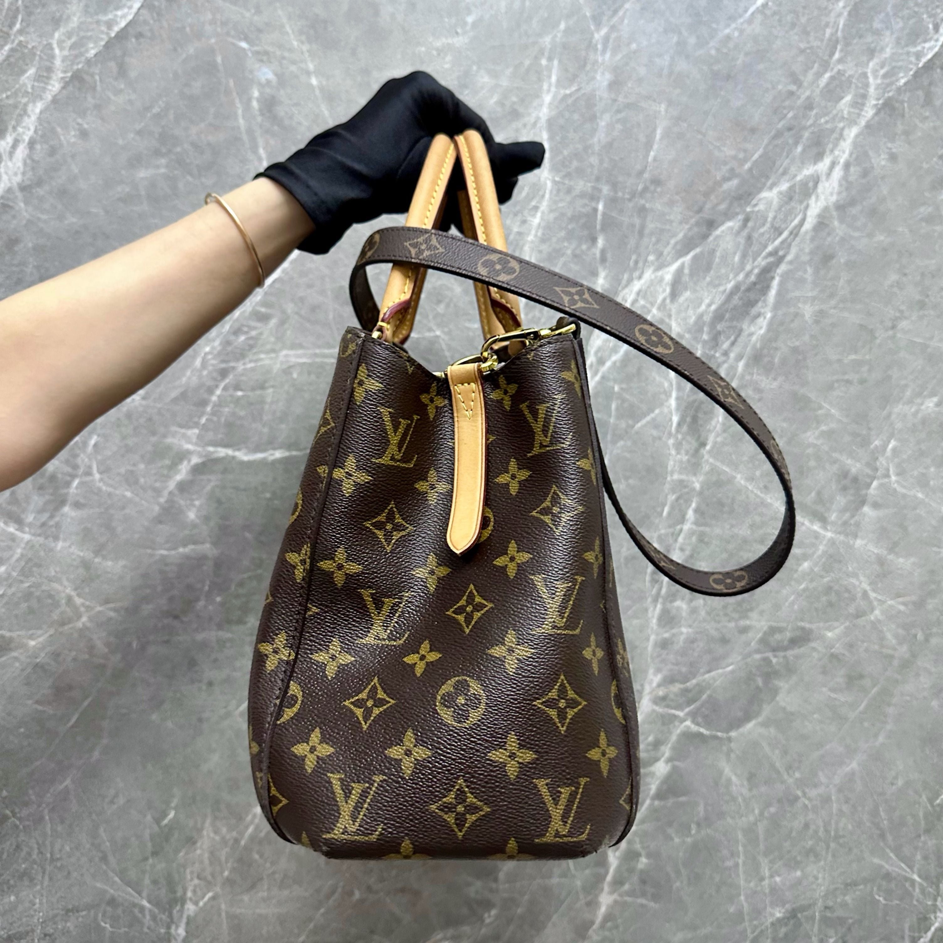 LV Montaigne MM Monogram - Luxury Evermore