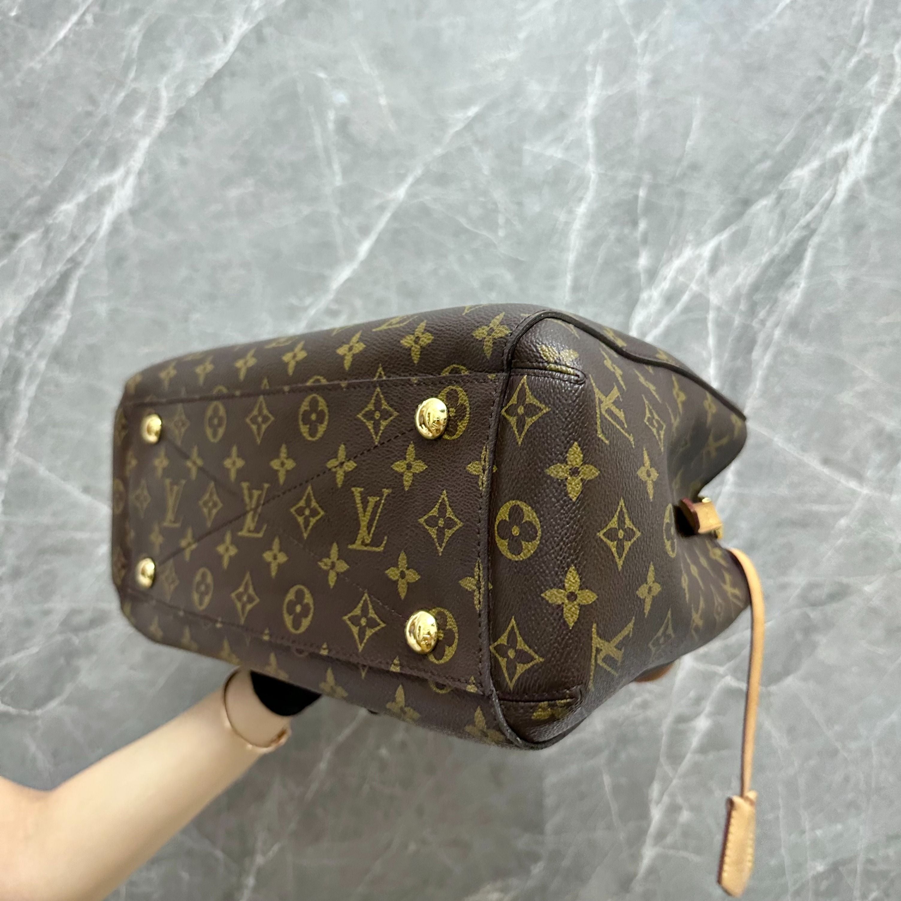 LV Montaigne MM Monogram - Luxury Evermore