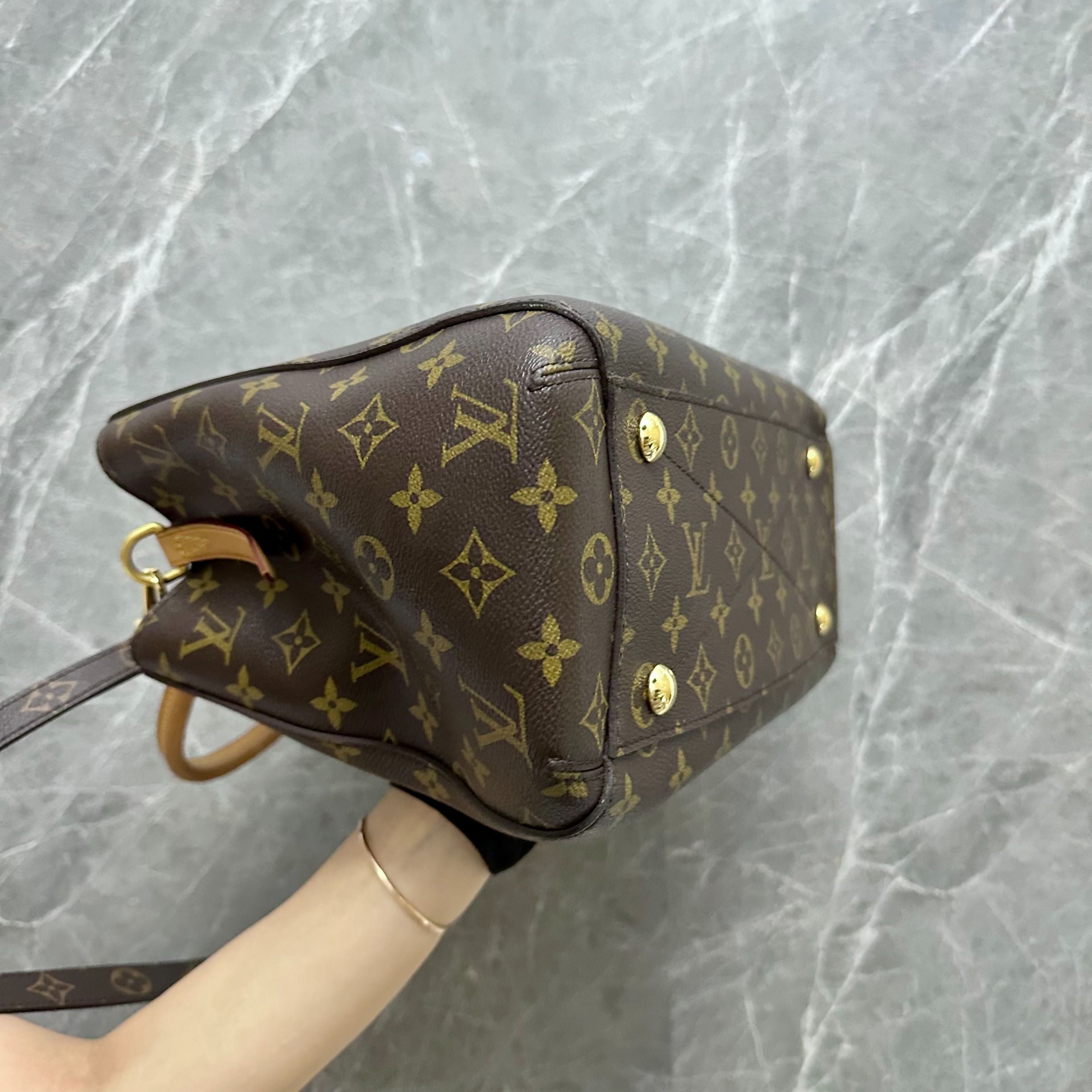 LV Montaigne MM Monogram - Luxury Evermore