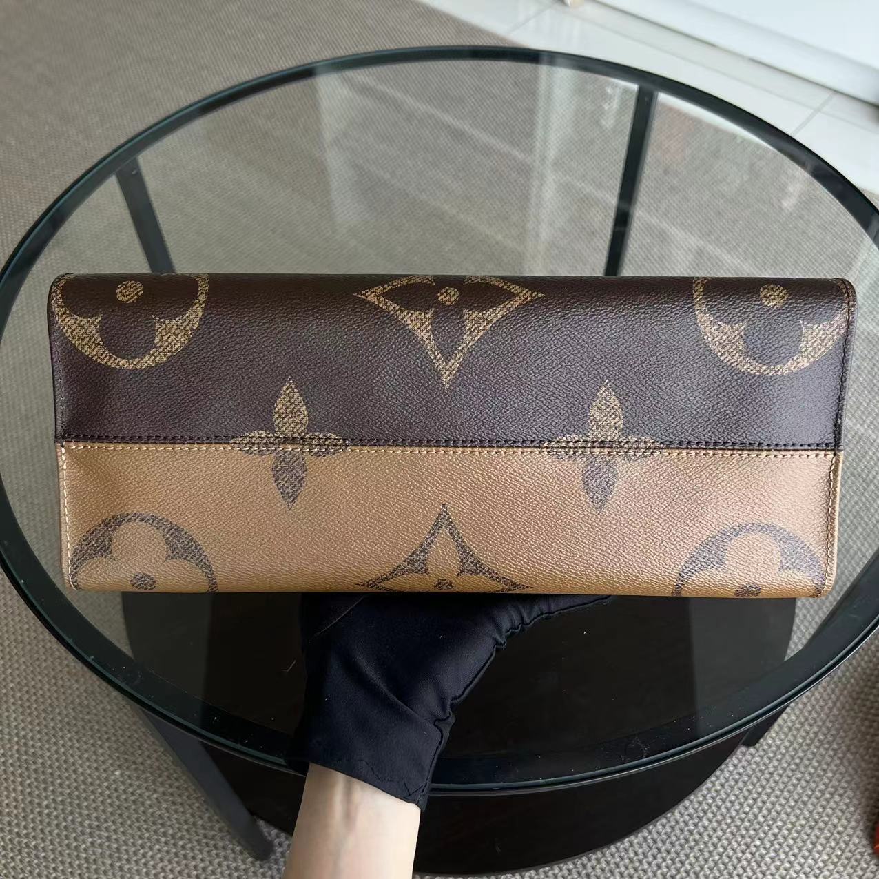 LV OnTheGo MM Canvas Monogram Louis Vuitton - Luxury Evermore