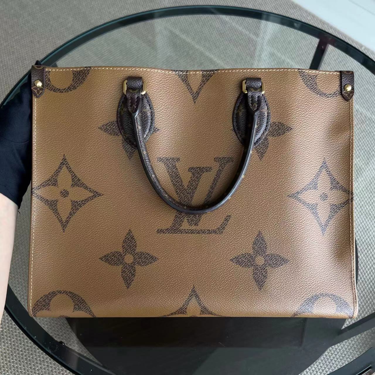 LV OnTheGo MM Canvas Monogram Louis Vuitton - Luxury Evermore