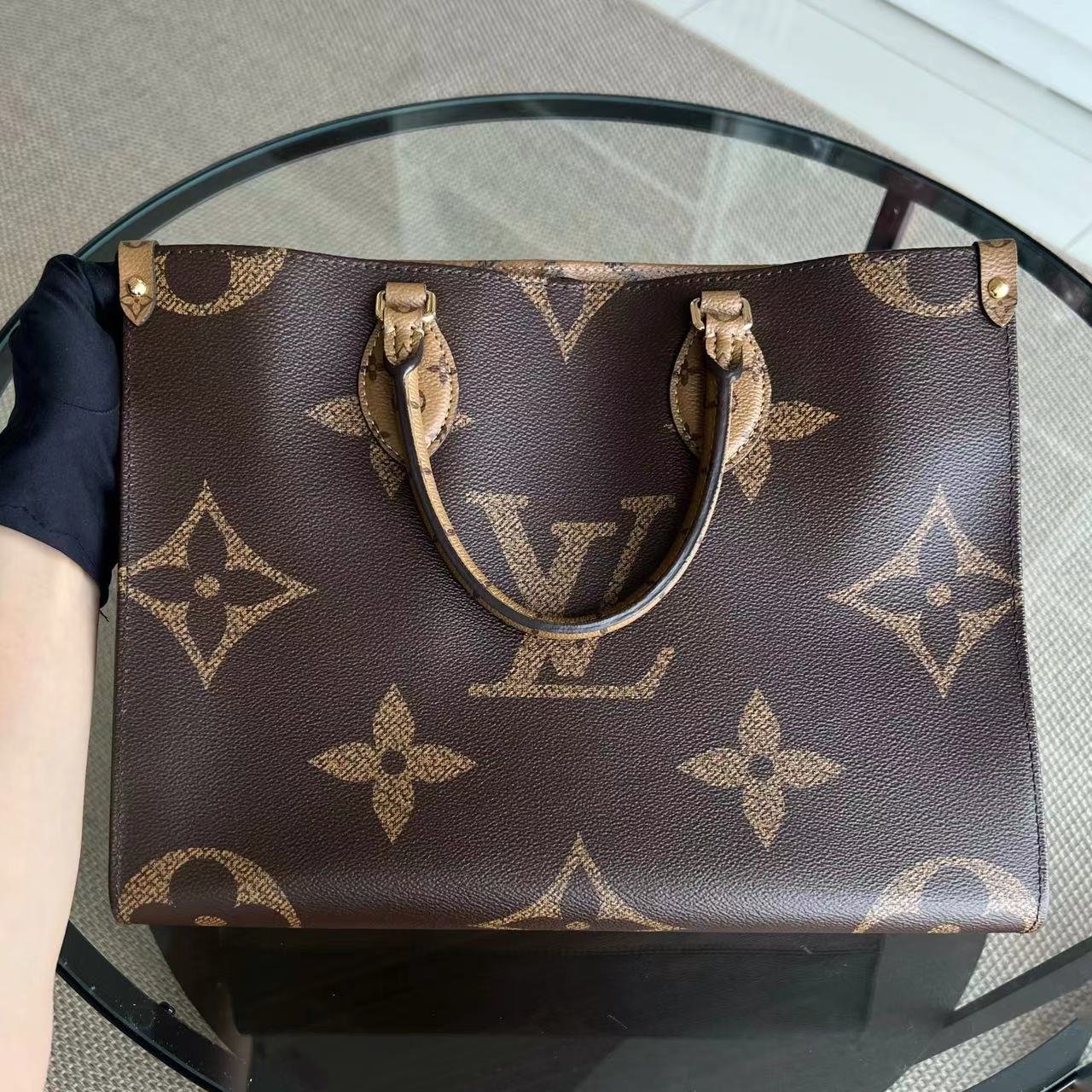 LV OnTheGo MM Canvas Monogram Louis Vuitton - Luxury Evermore