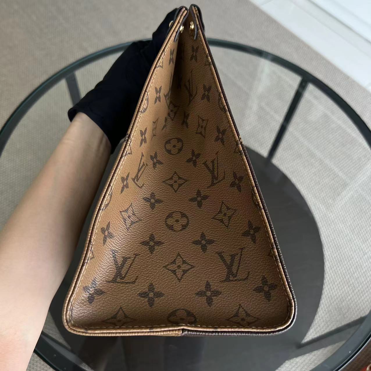 LV OnTheGo MM Canvas Monogram Louis Vuitton - Luxury Evermore