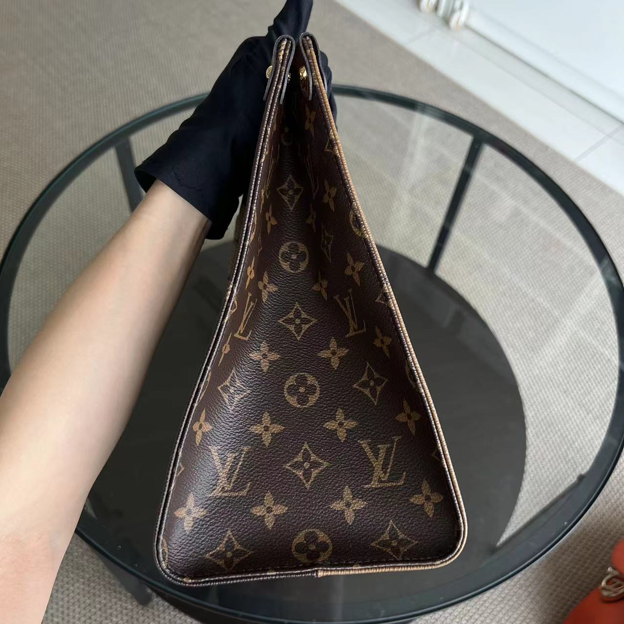 LV OnTheGo MM Canvas Monogram Louis Vuitton - Luxury Evermore