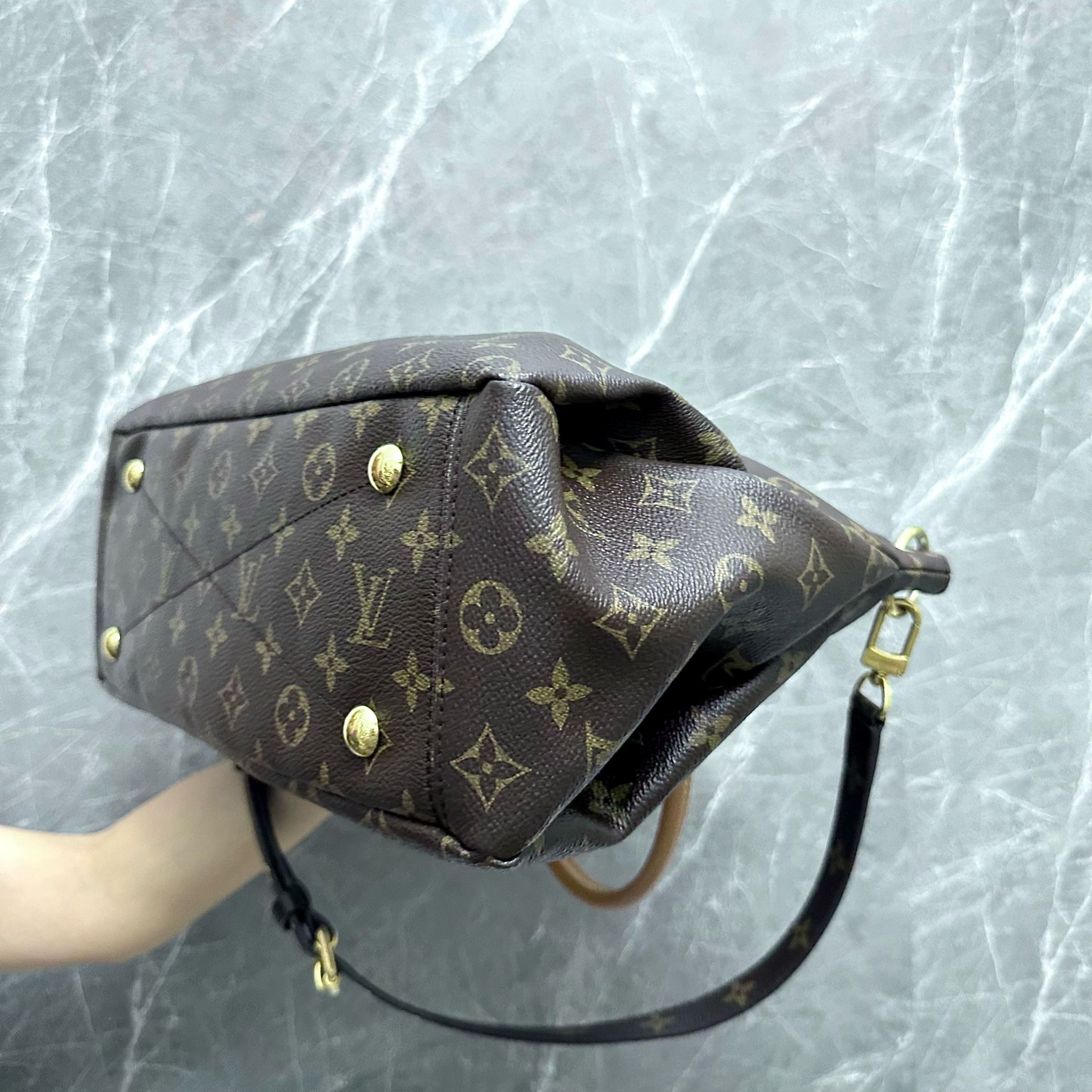 LV Pallas MM Monogram Louis Vuitton Shoulder Bag - Luxury Evermore