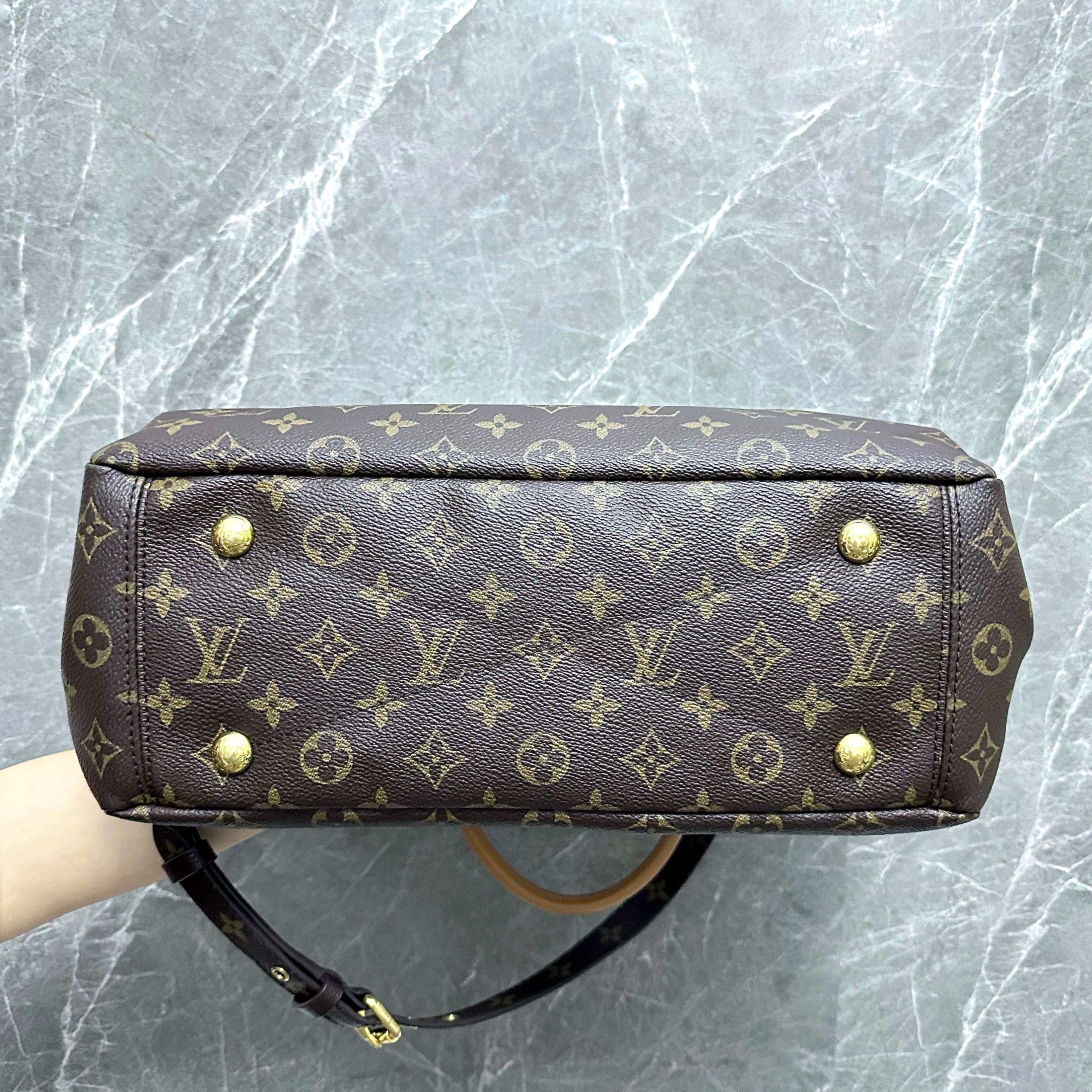 LV Pallas MM Monogram Louis Vuitton Shoulder Bag - Luxury Evermore