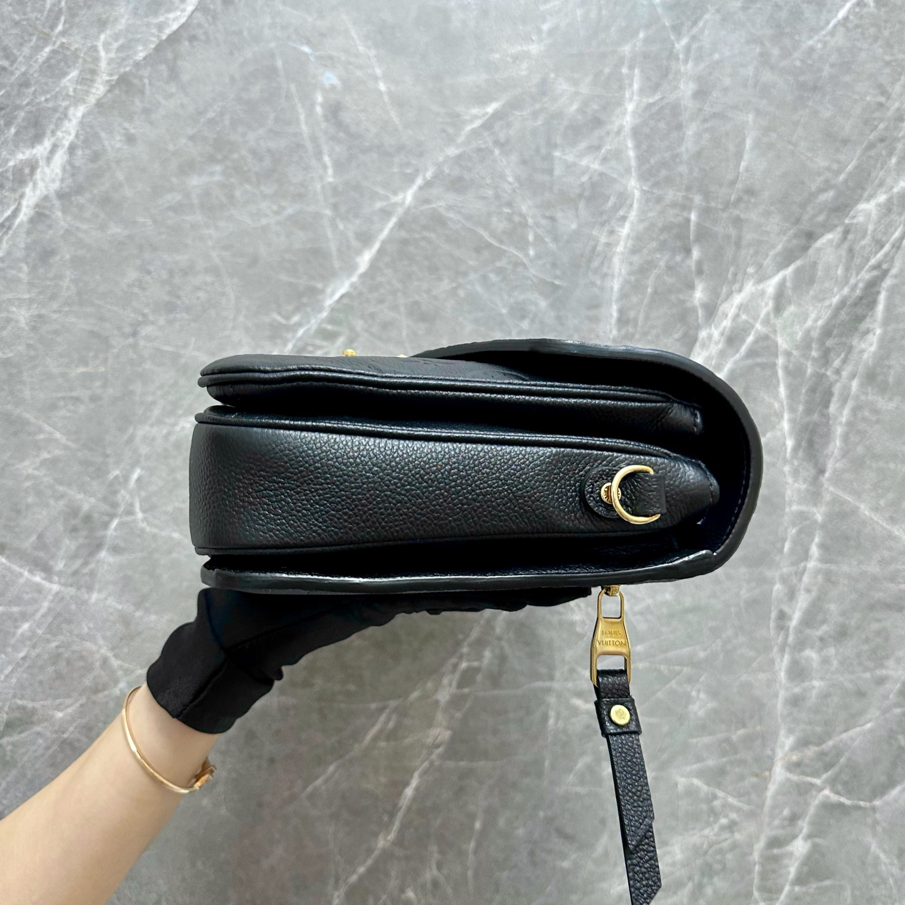 LV Pochette Metis Black Calfskin GHW - Luxury Evermore