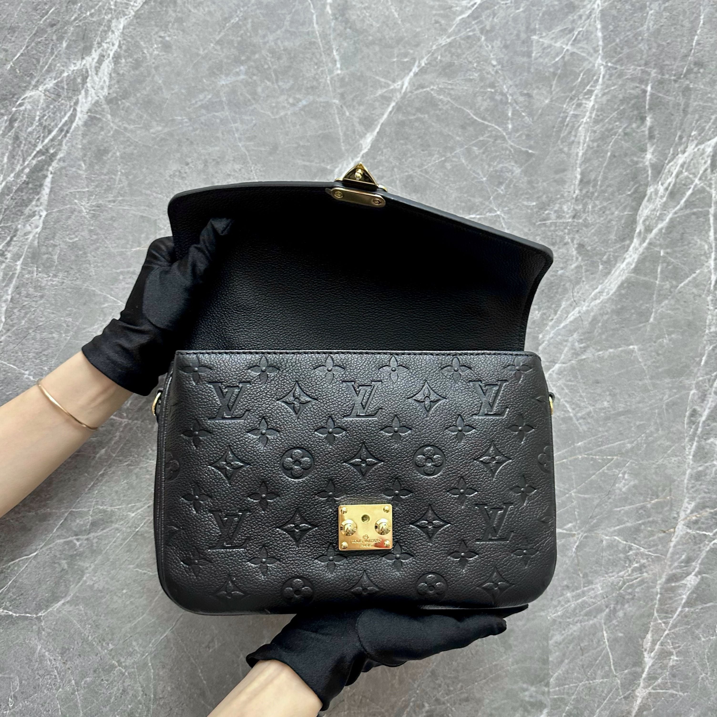 LV Pochette Metis Black Calfskin GHW - Luxury Evermore