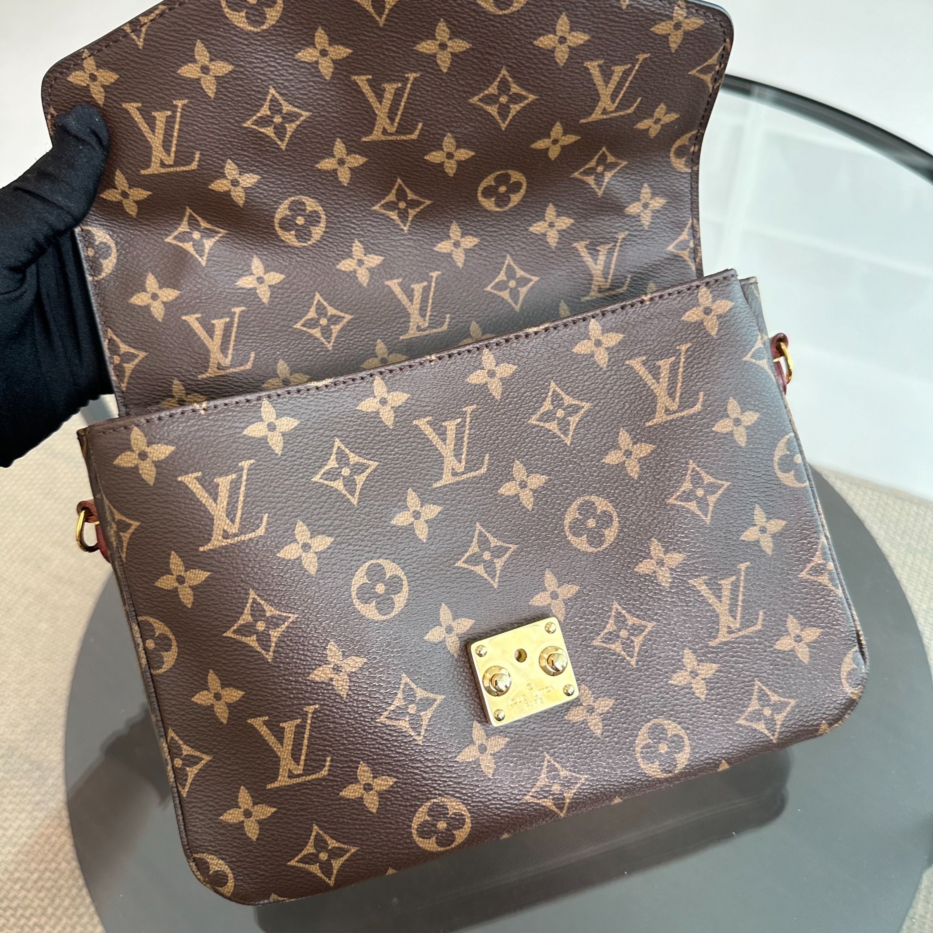 LV Pochette Metis Monogram Cross Body Louis Vuitton - Luxury Evermore