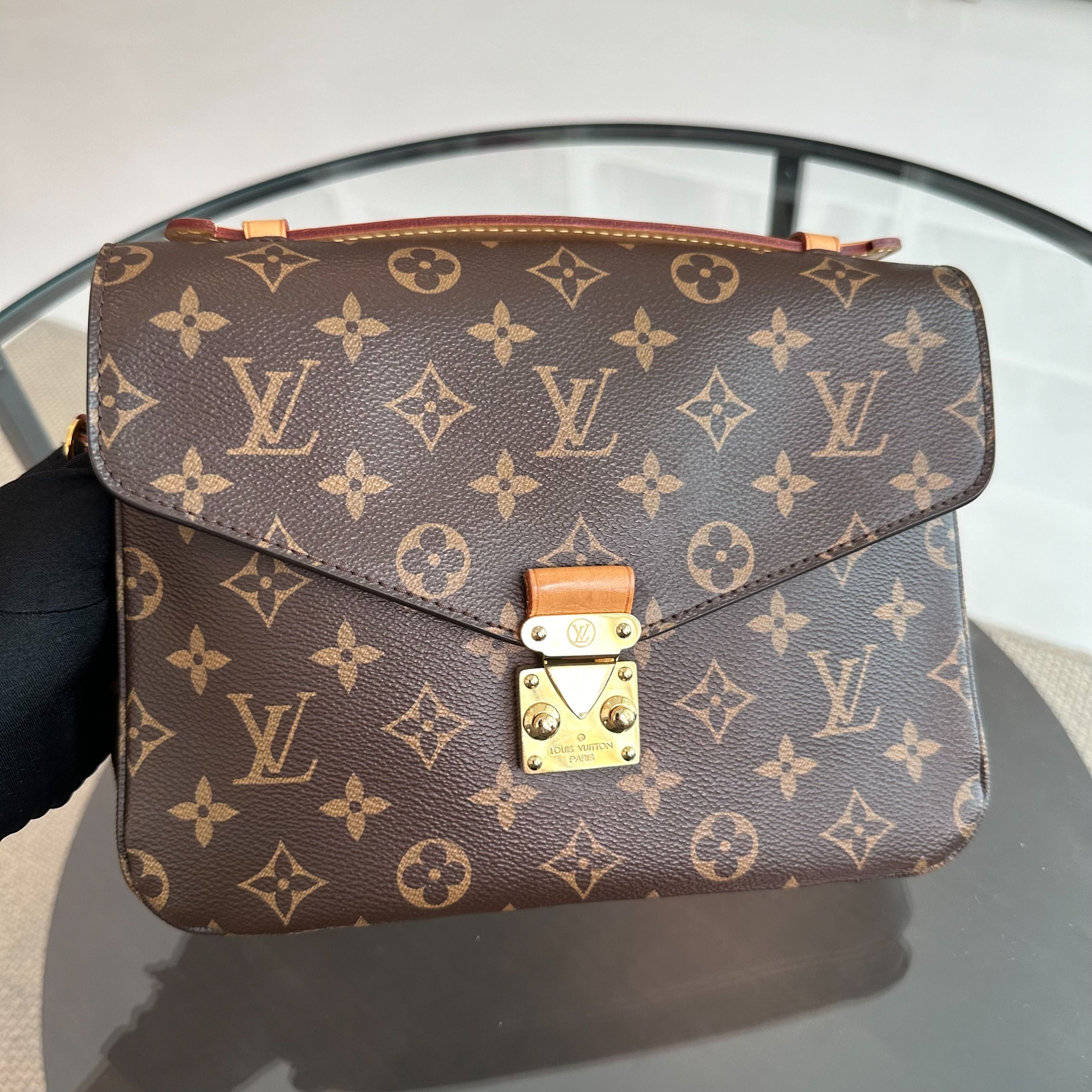 LV Pochette Metis Monogram Cross Body Louis Vuitton - Luxury Evermore