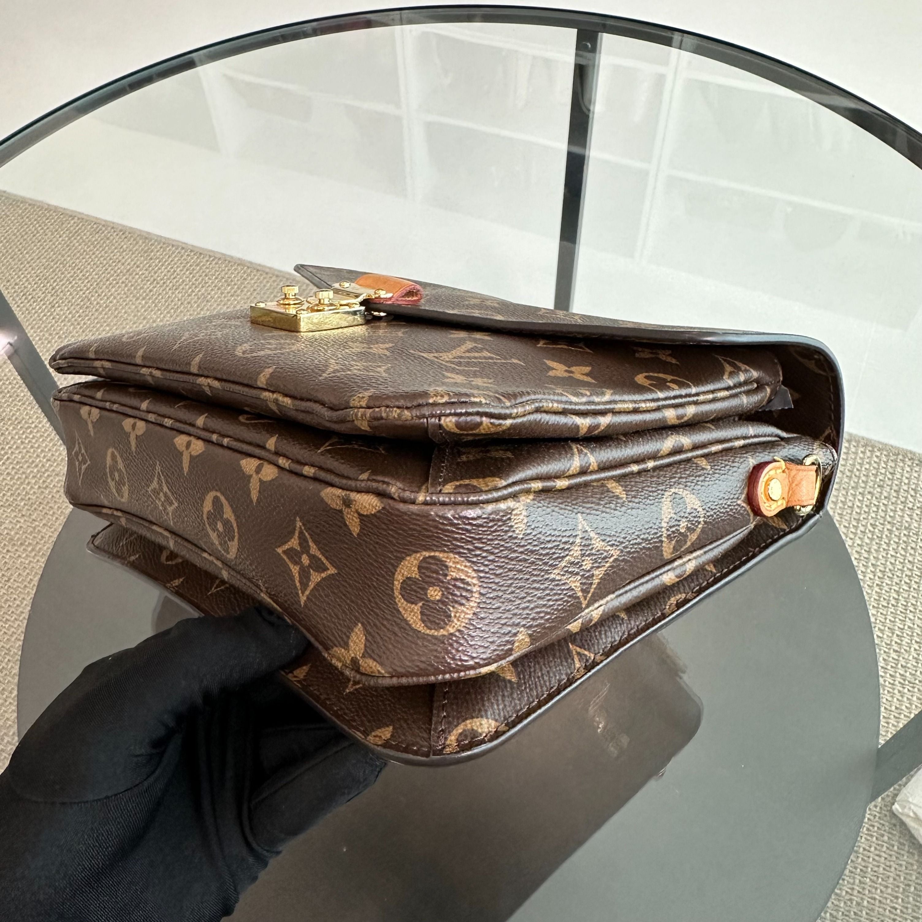 LV Pochette Metis Monogram Cross Body Louis Vuitton - Luxury Evermore