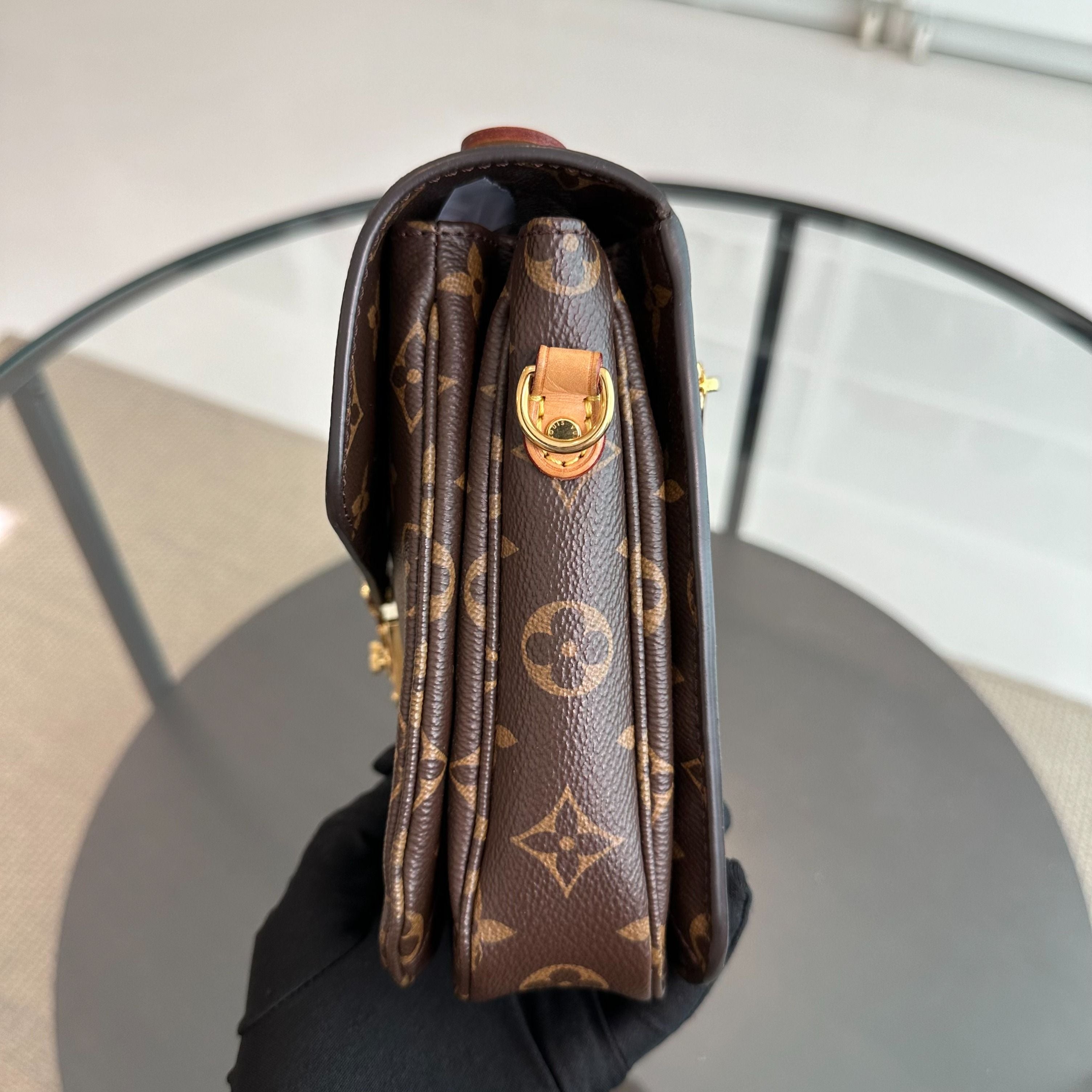 LV Pochette Metis Monogram Cross Body Louis Vuitton - Luxury Evermore