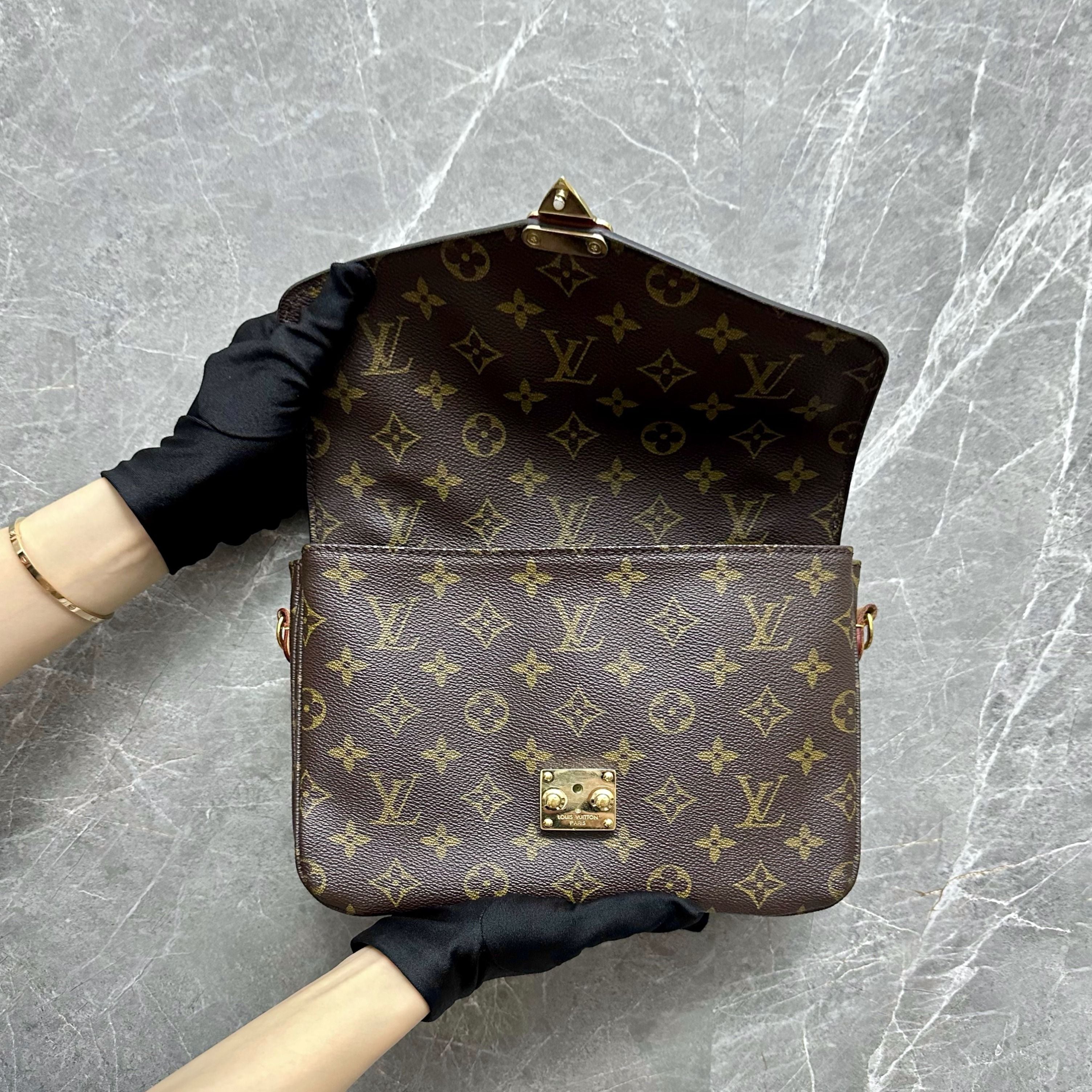 LV Pochette Metis Monogram Louis Vuitton - Luxury Evermore