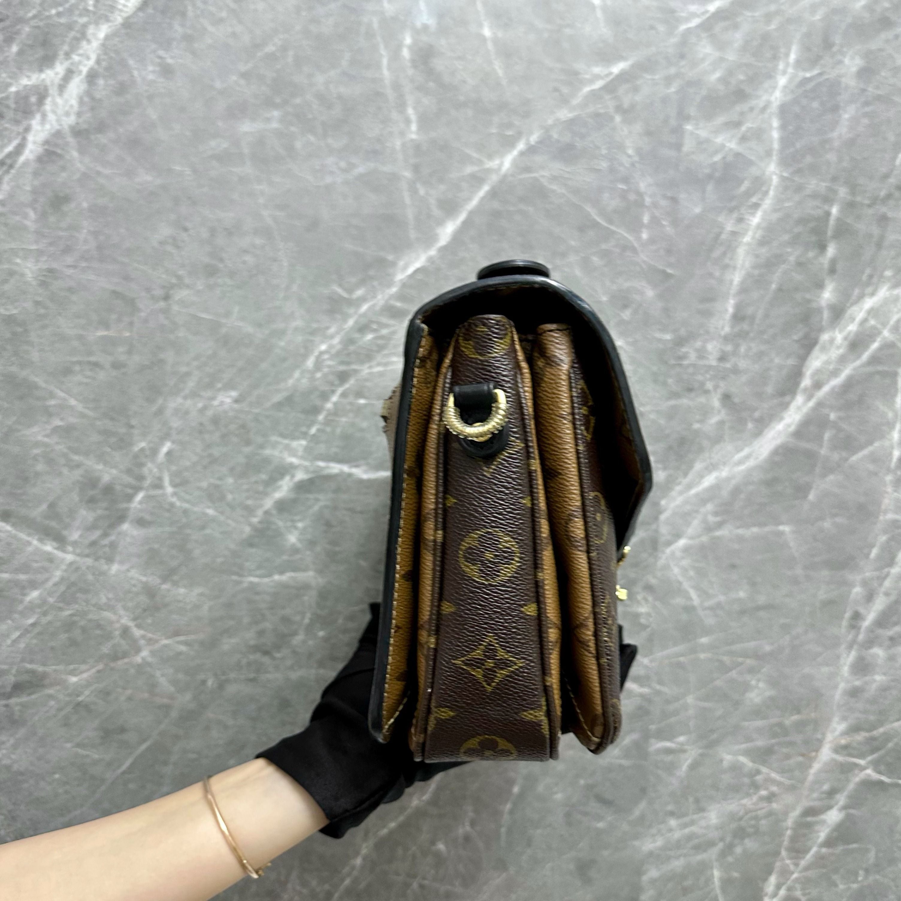 LV Pochette Metis Reverse Monogram - Luxury Evermore