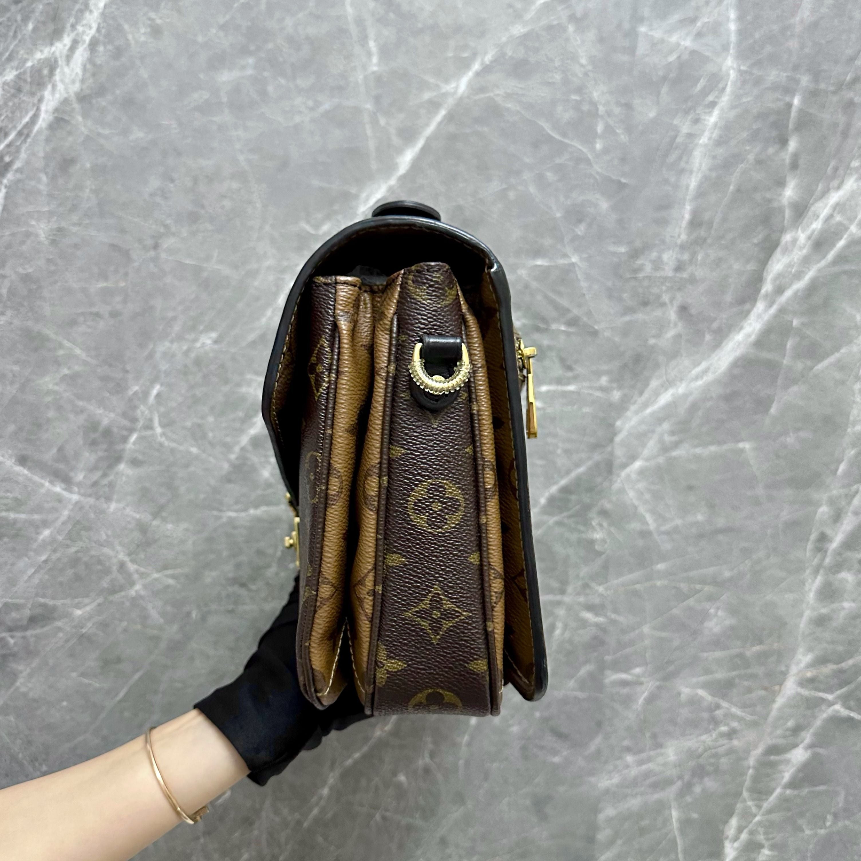 LV Pochette Metis Reverse Monogram - Luxury Evermore