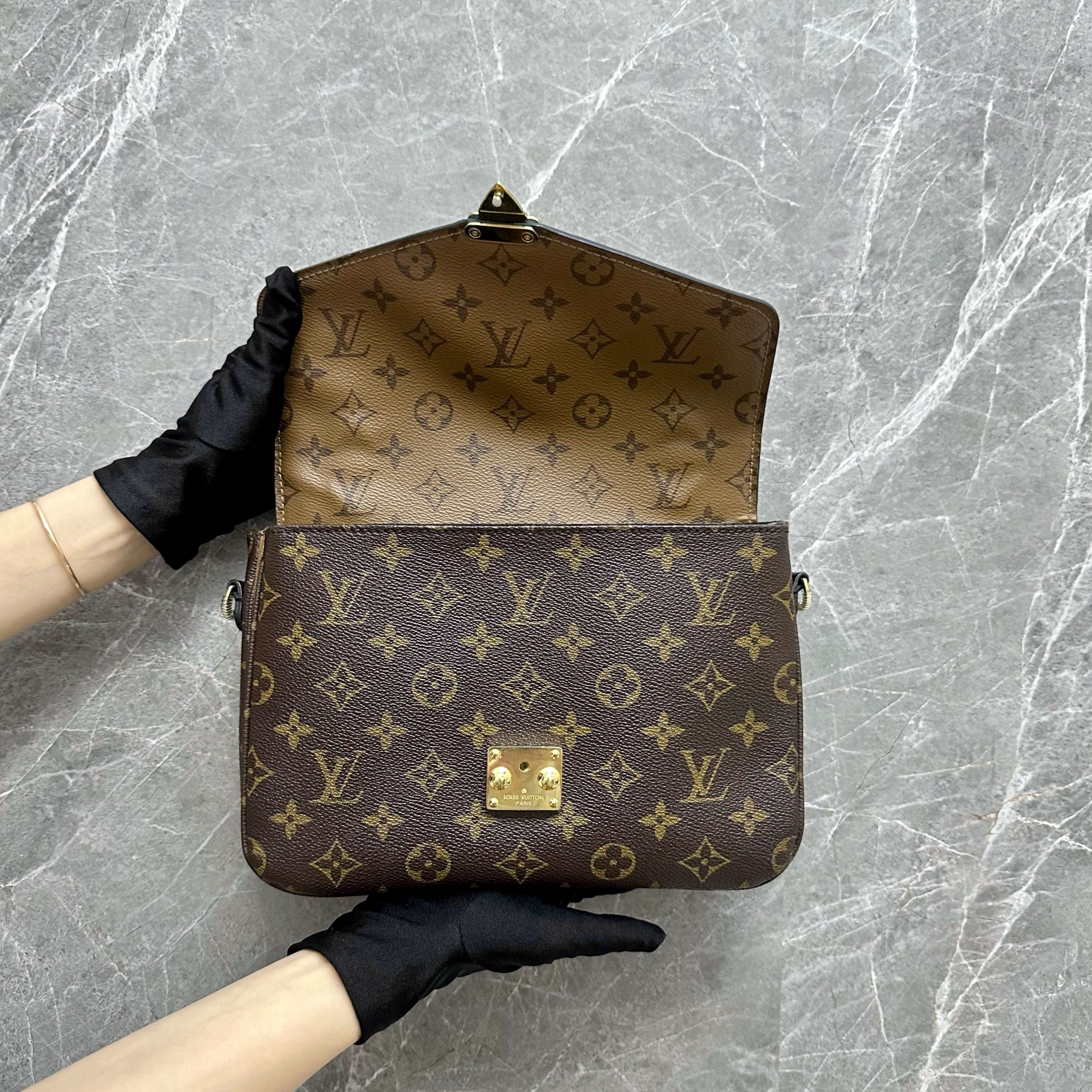 LV Pochette Metis Reverse Monogram - Luxury Evermore