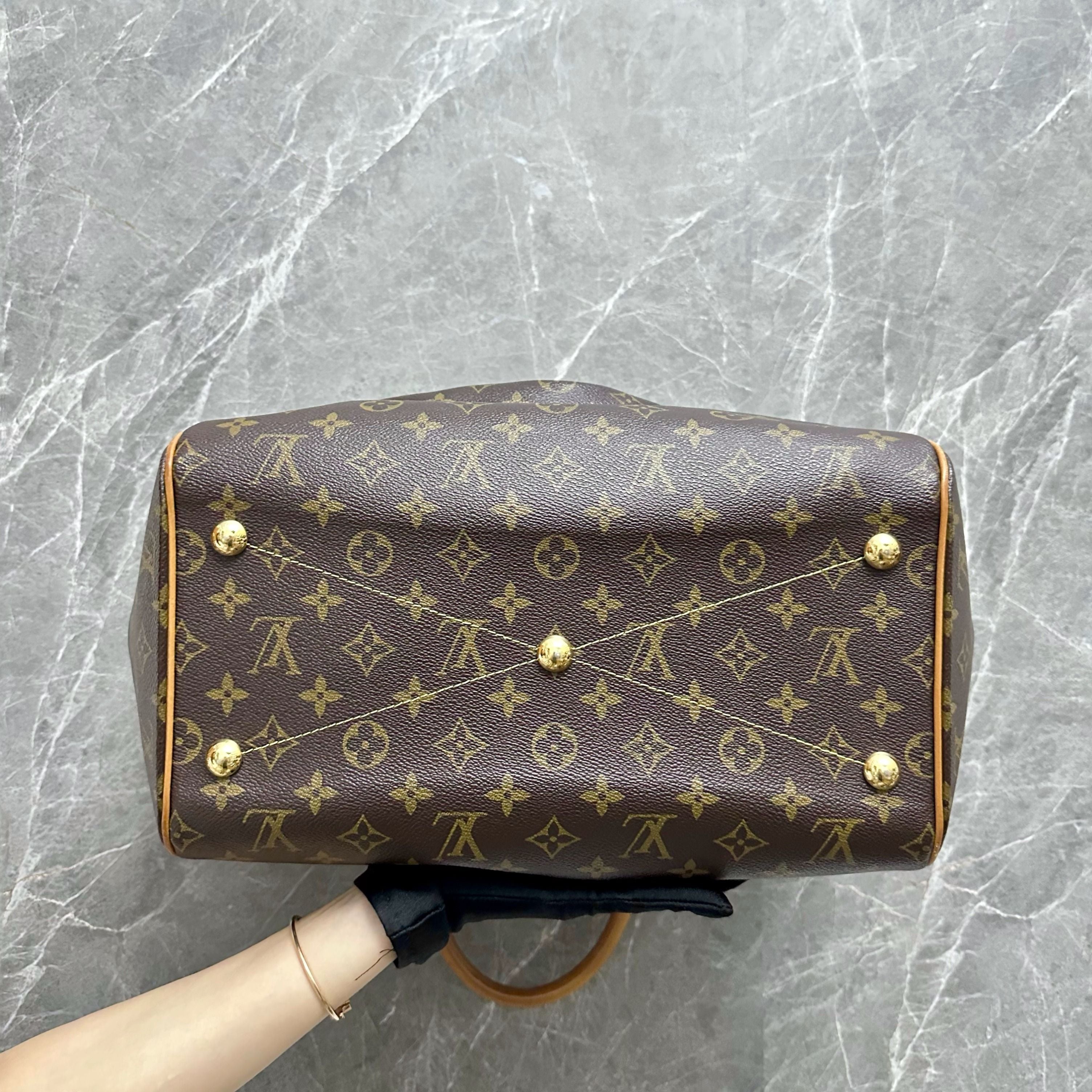 LV Tivoli PM Monogram Louis Vuitton - Luxury Evermore