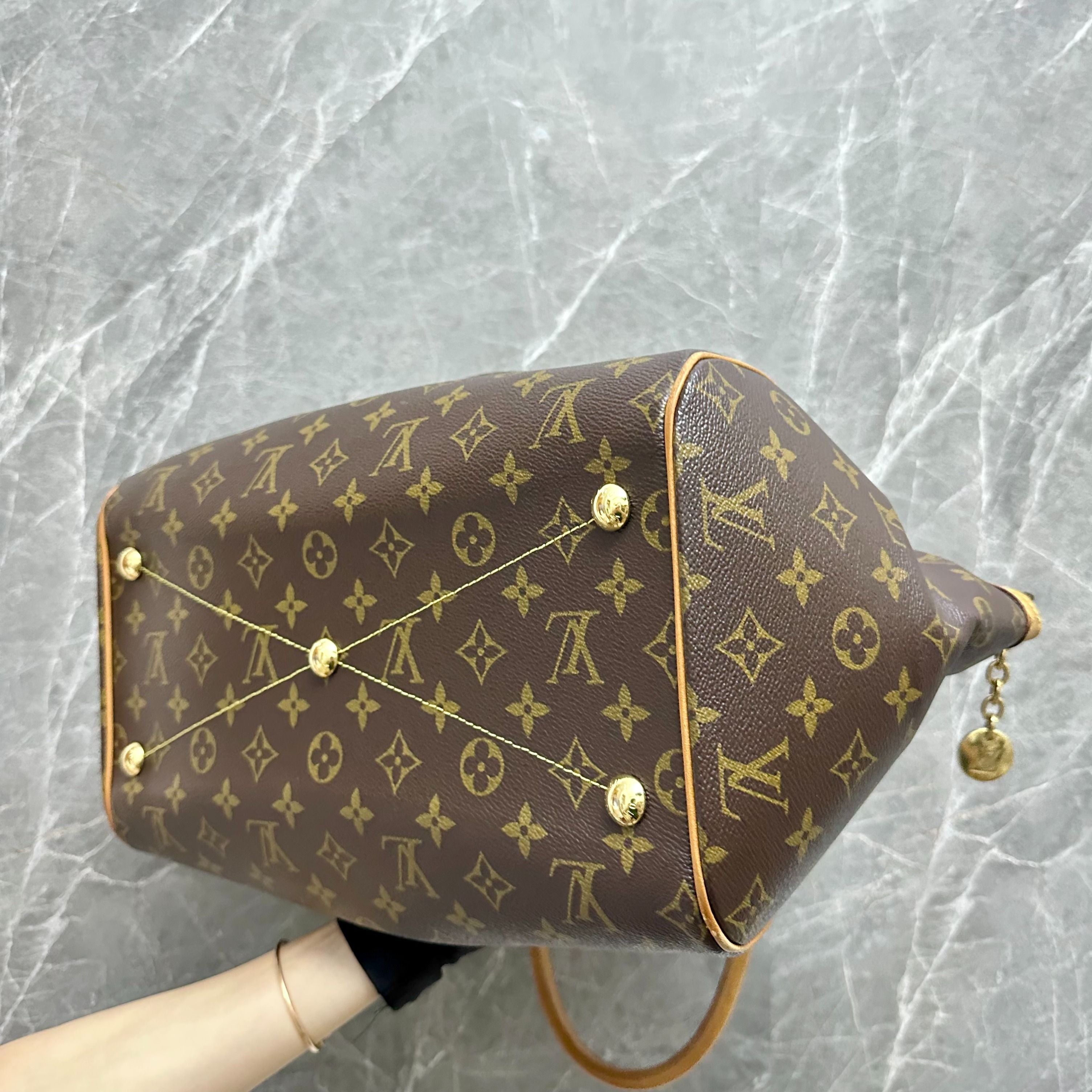 LV Tivoli PM Monogram Louis Vuitton - Luxury Evermore