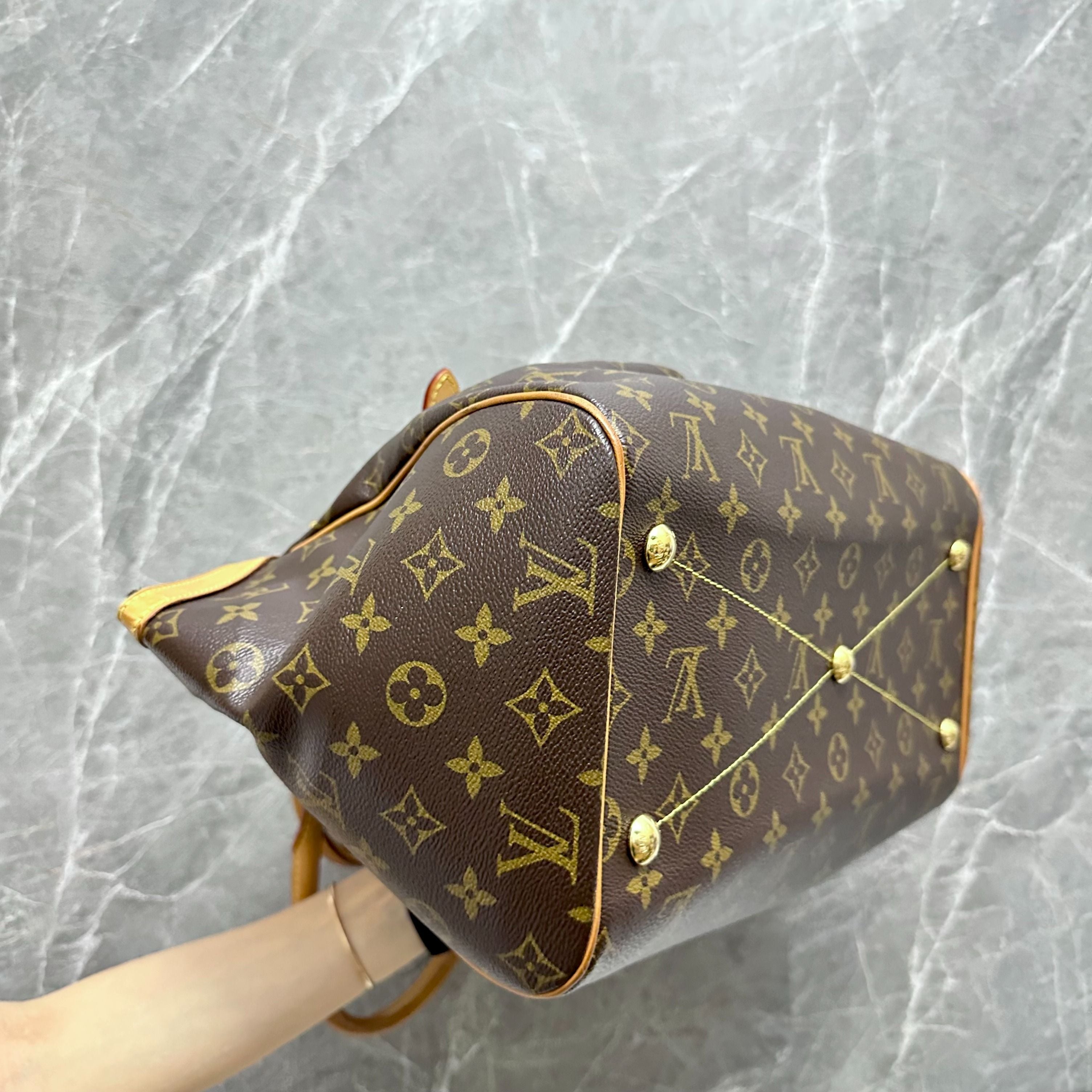 LV Tivoli PM Monogram Louis Vuitton - Luxury Evermore