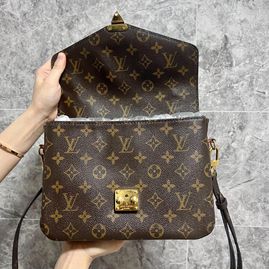 LV Pochette Metis Monogram