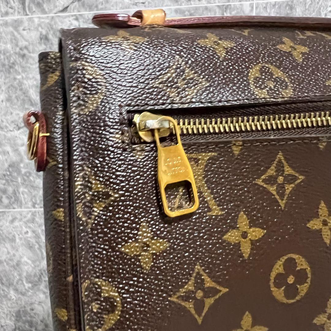 LV Pochette Metis Monogram