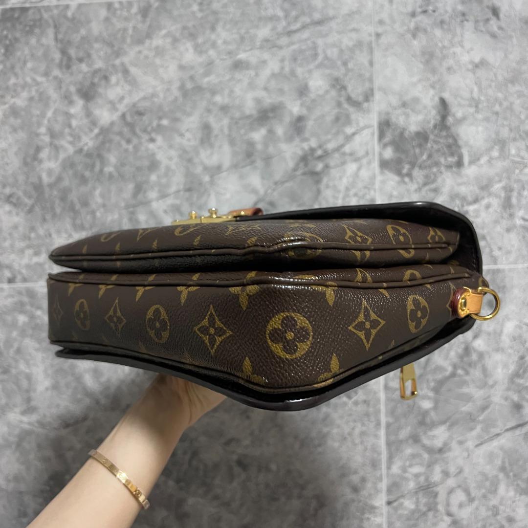 LV Pochette Metis Monogram