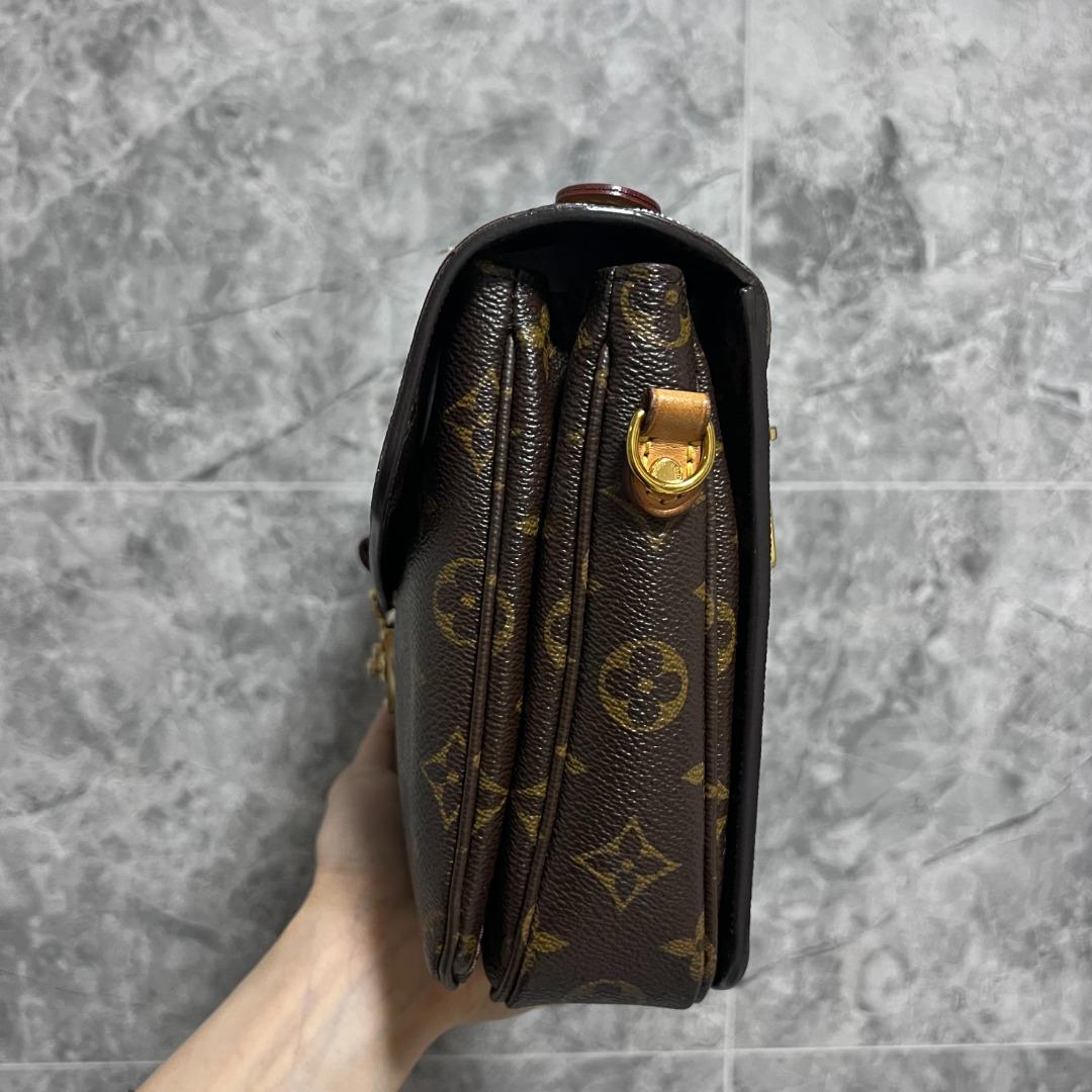 LV Pochette Metis Monogram