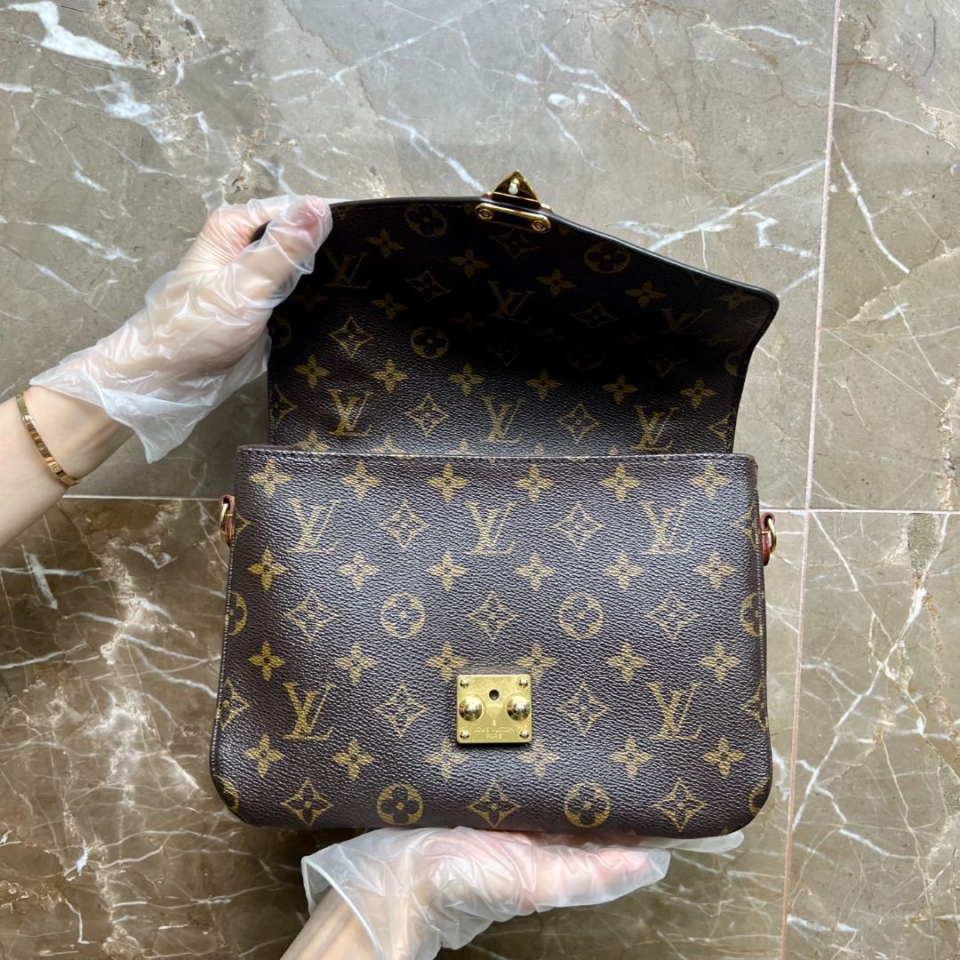 LV Pochette Metis Monogram