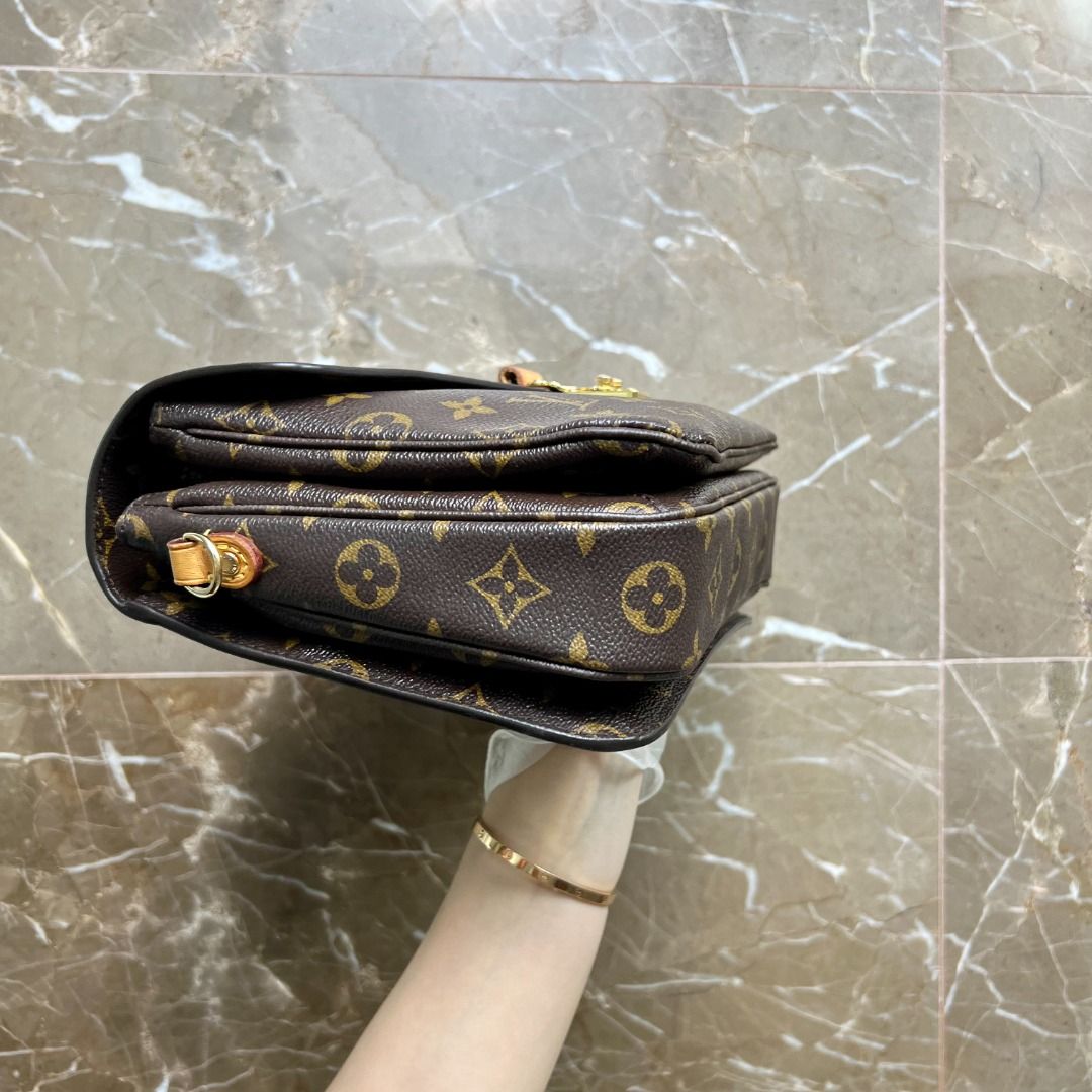 LV Pochette Metis Monogram