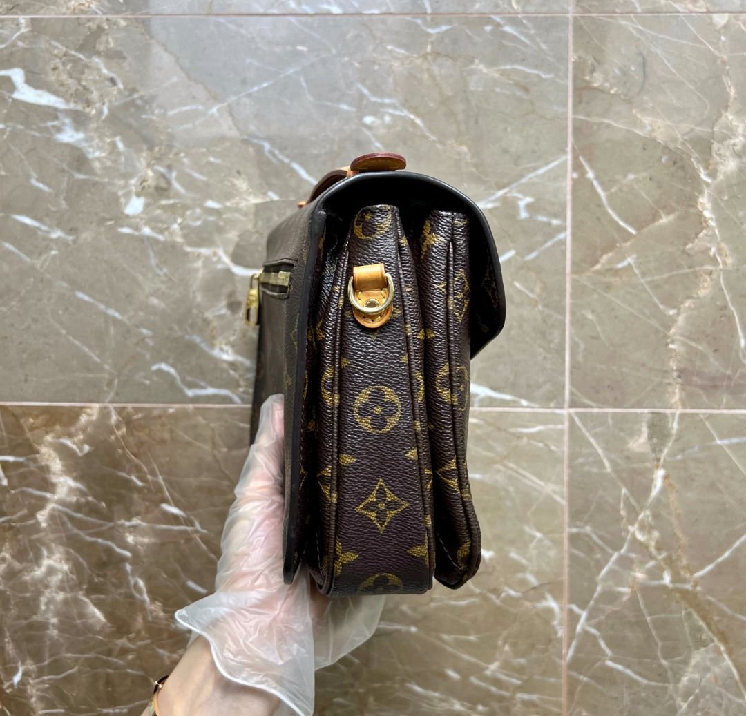 LV Pochette Metis Monogram