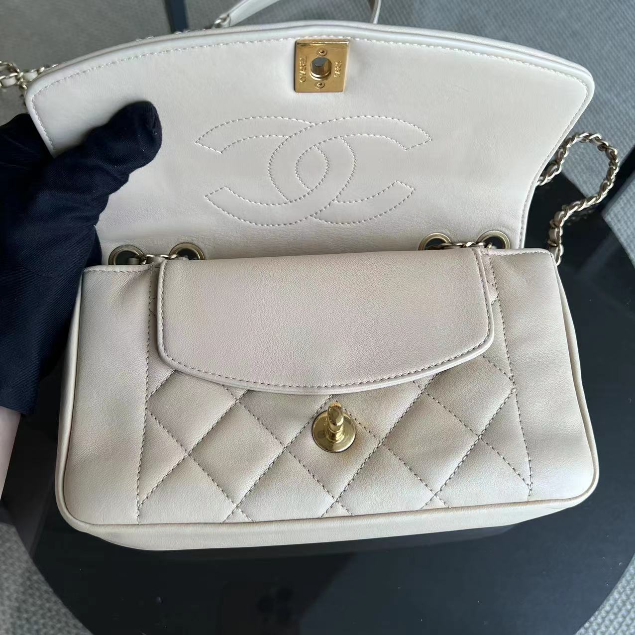 *Modern Reissue 2015* Chanel Diana Small 22CM Quilted Lambskin Beige Golden Hardware Series 20 - Luxury Evermore