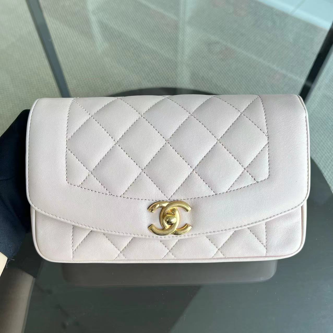 *Modern Reissue 2015* Chanel Diana Small 22CM Quilted Lambskin Light Pink Golden Hardware Series 20 - Luxury Evermore