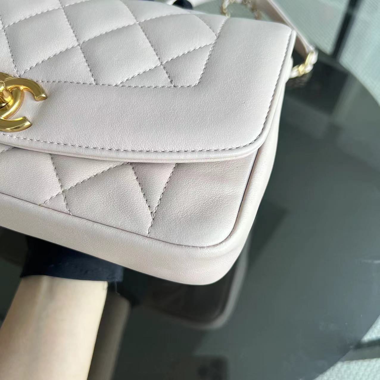 *Modern Reissue 2015* Chanel Diana Small 22CM Quilted Lambskin Light Pink Golden Hardware Series 20 - Luxury Evermore