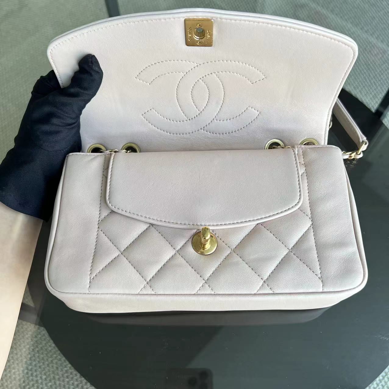 *Modern Reissue 2015* Chanel Diana Small 22CM Quilted Lambskin Light Pink Golden Hardware Series 20 - Luxury Evermore