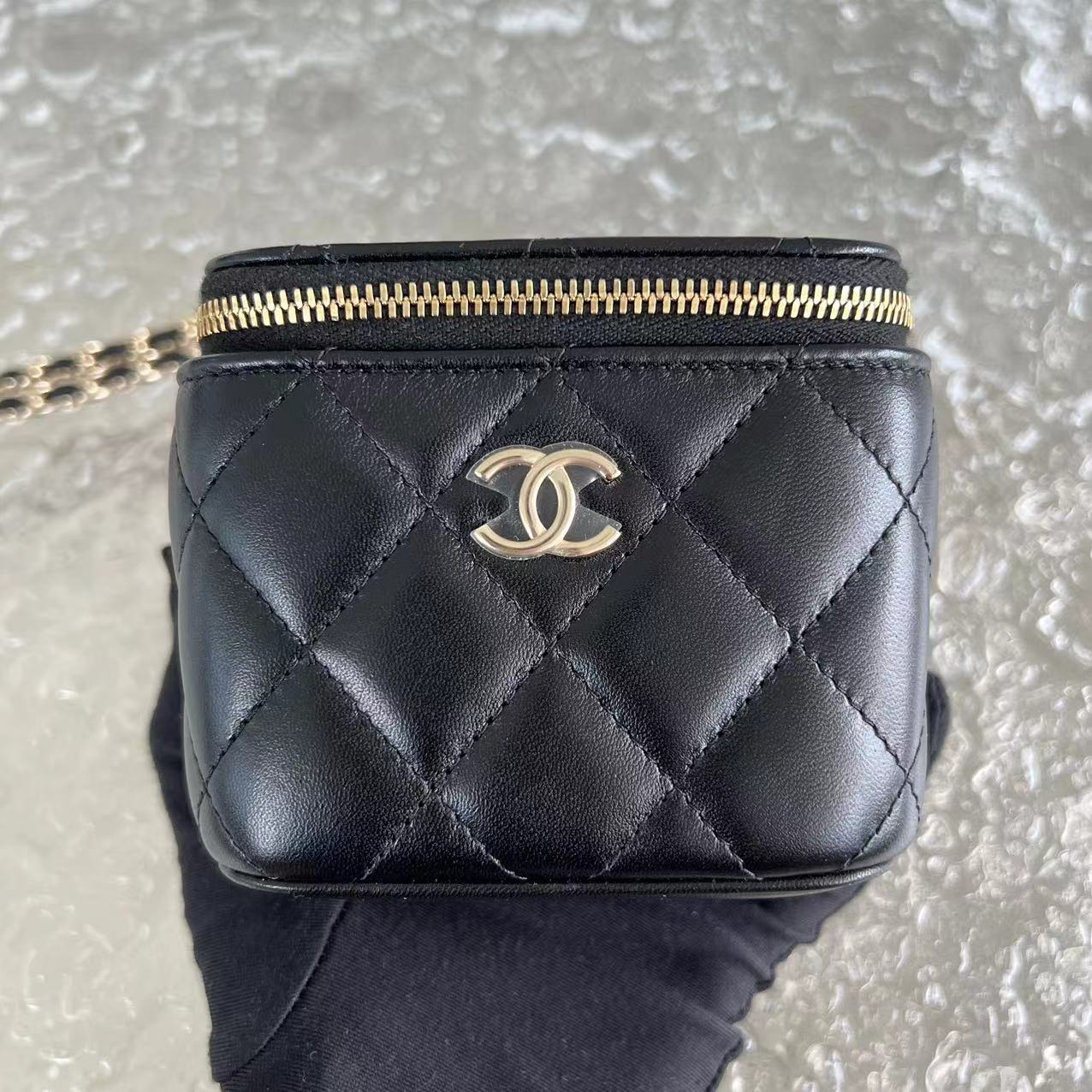 *Unused, 2021* Chanel Vanity Mini Quilted Lambskin Light Golden Hardware Series 31 - Luxury Evermore