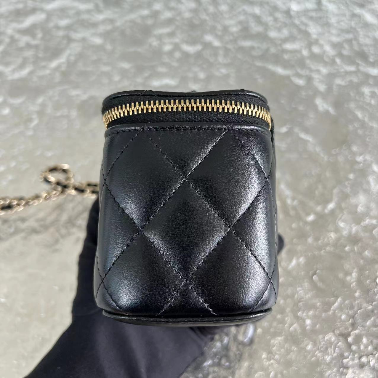 *Unused, 2021* Chanel Vanity Mini Quilted Lambskin Light Golden Hardware Series 31 - Luxury Evermore